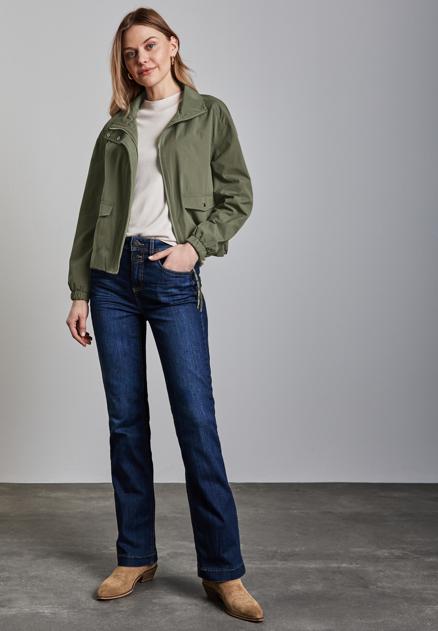 Kurze Jacke mit Stehkragen #6