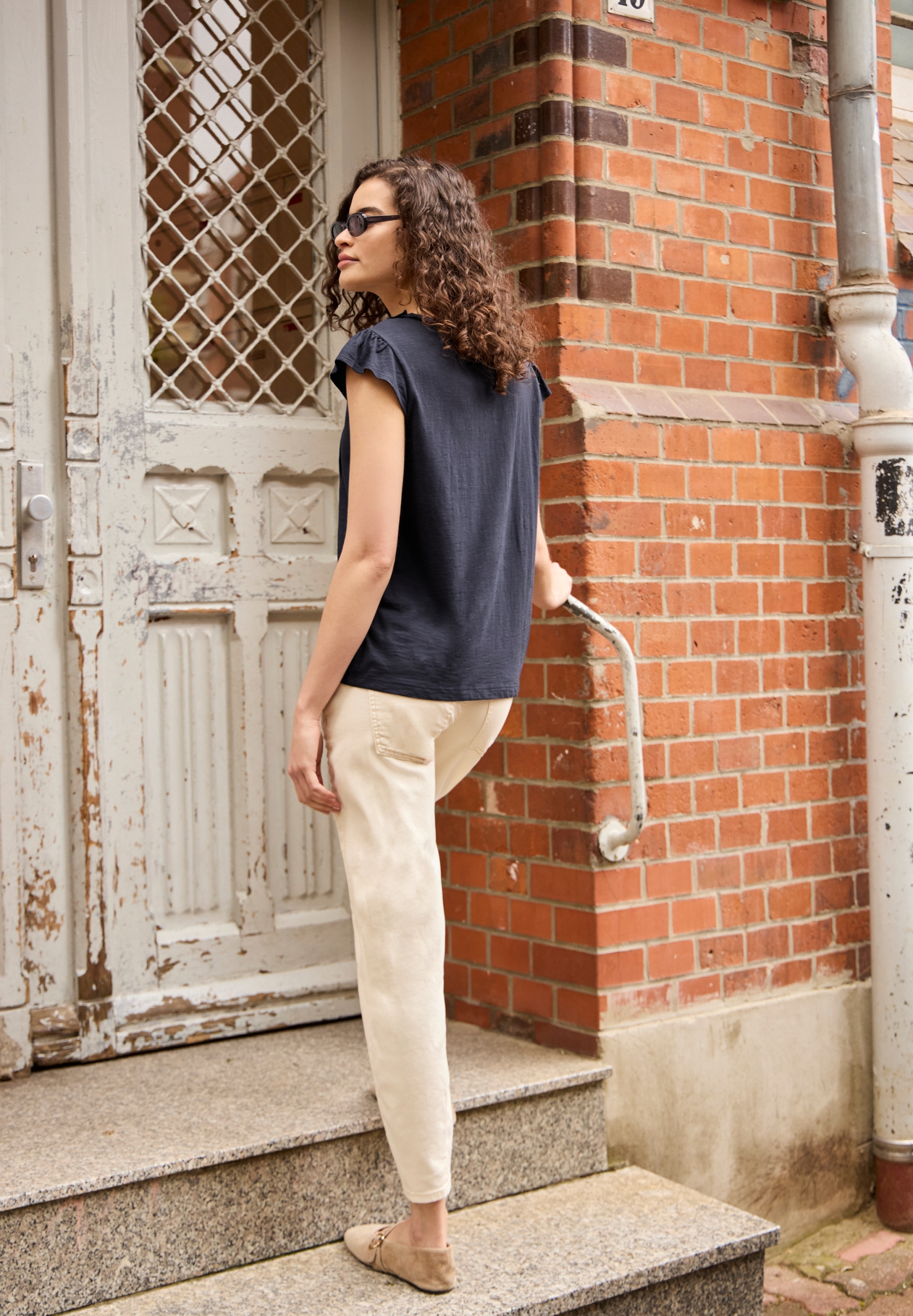 LTD QR Studio_Shirt w.frill ne #4