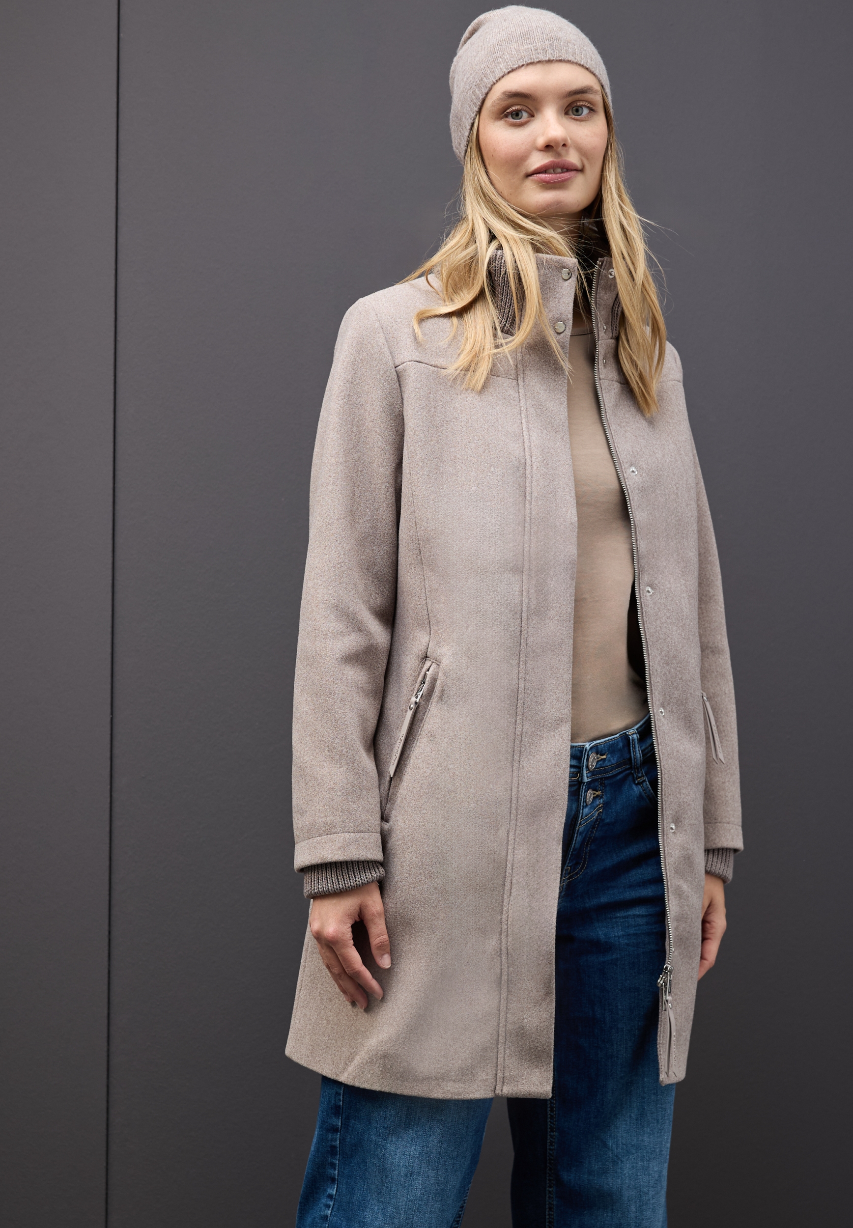 LTD QR Coat w. Knit Details #3