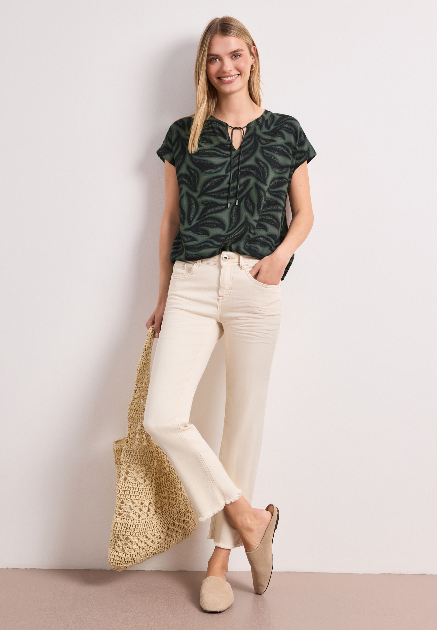 LTD QR Splitneck blouse w smok #5