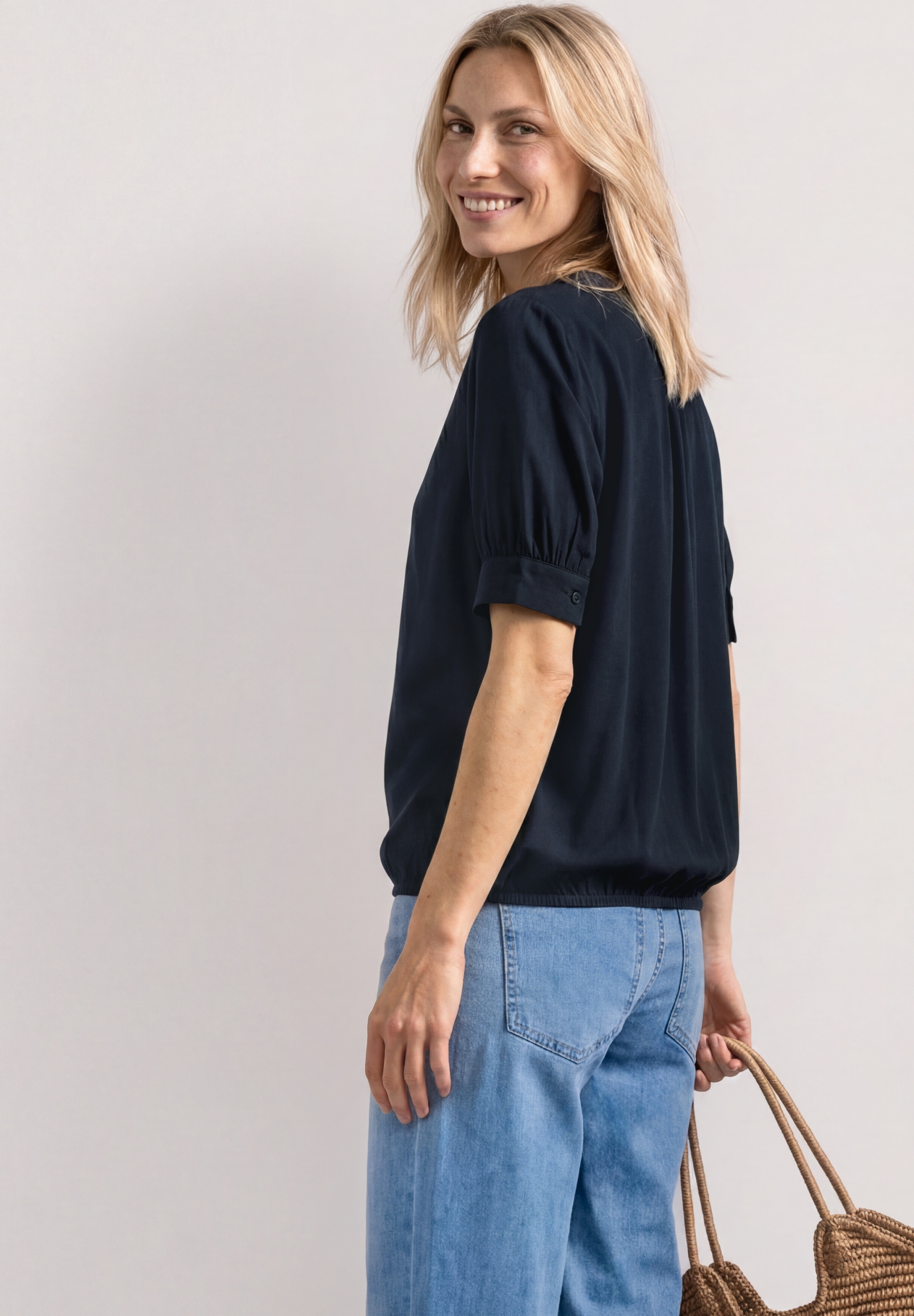 LTD QR Splitneck blouse w gath #4