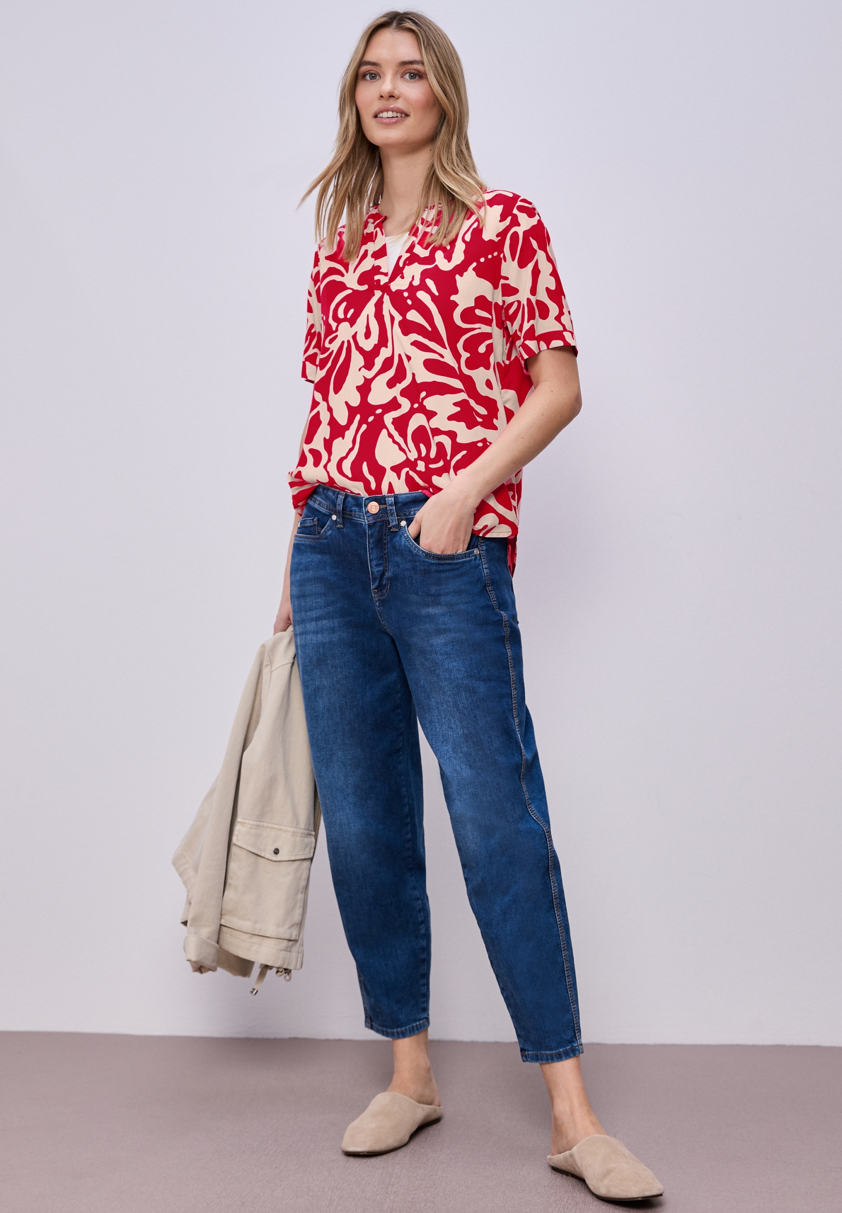 LTD QR Splitneck blouse w turn #5