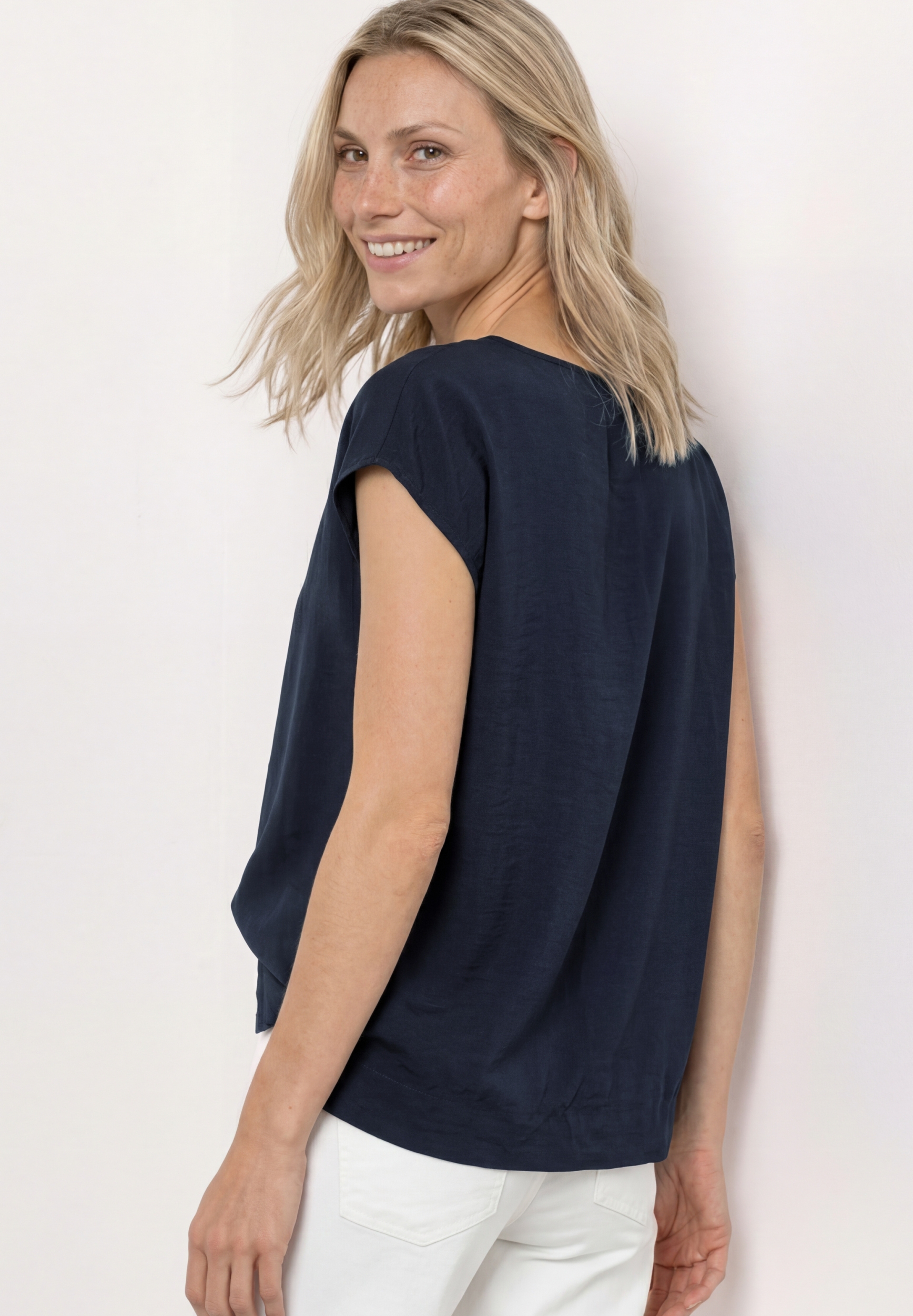 EOS_Round Neck Top w. dropped #4