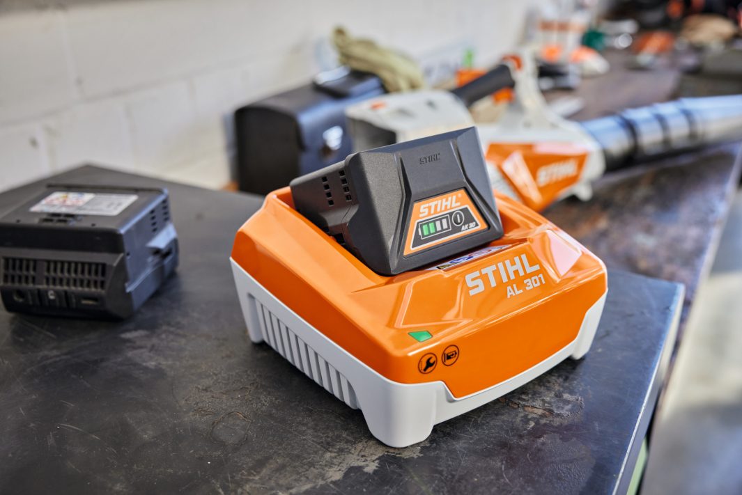 STIHL AL 301 Schnellladegerät #3