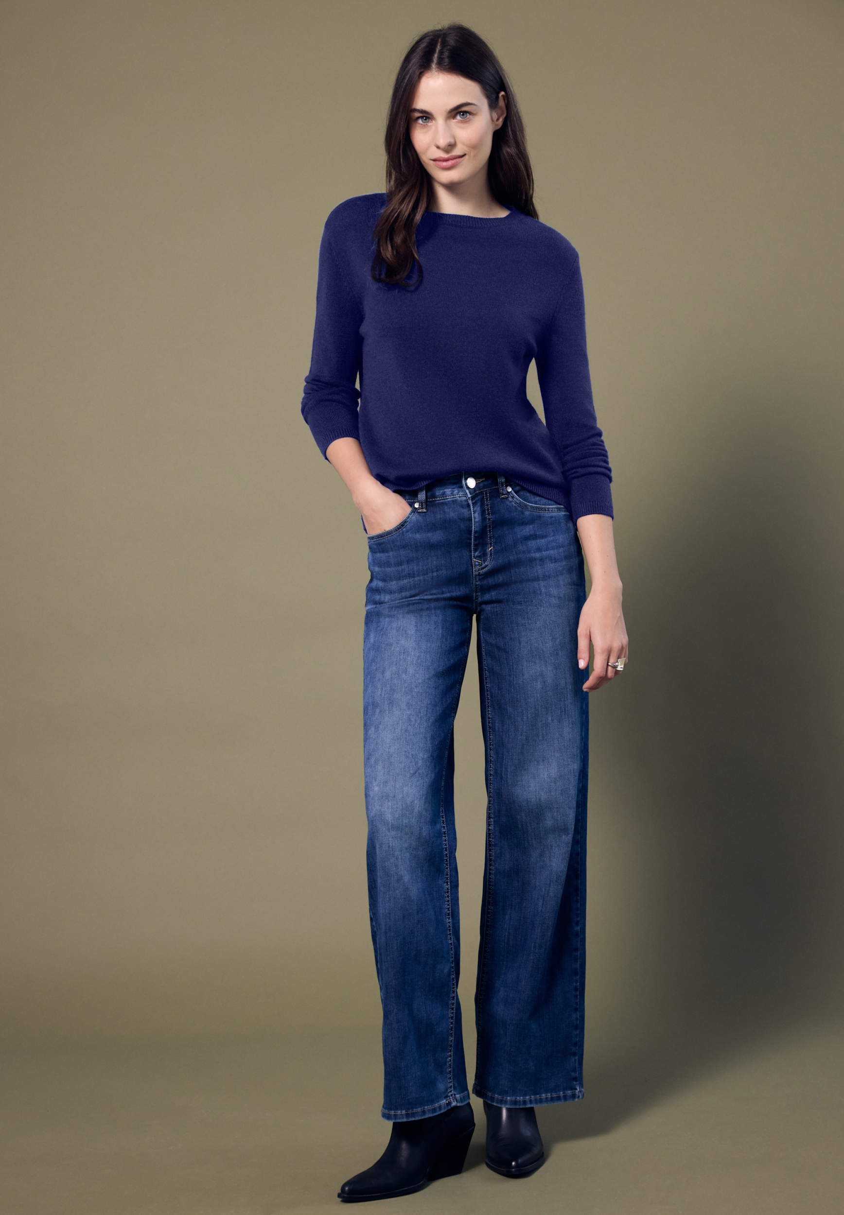 LTD QR Studio_sweater round ne #5