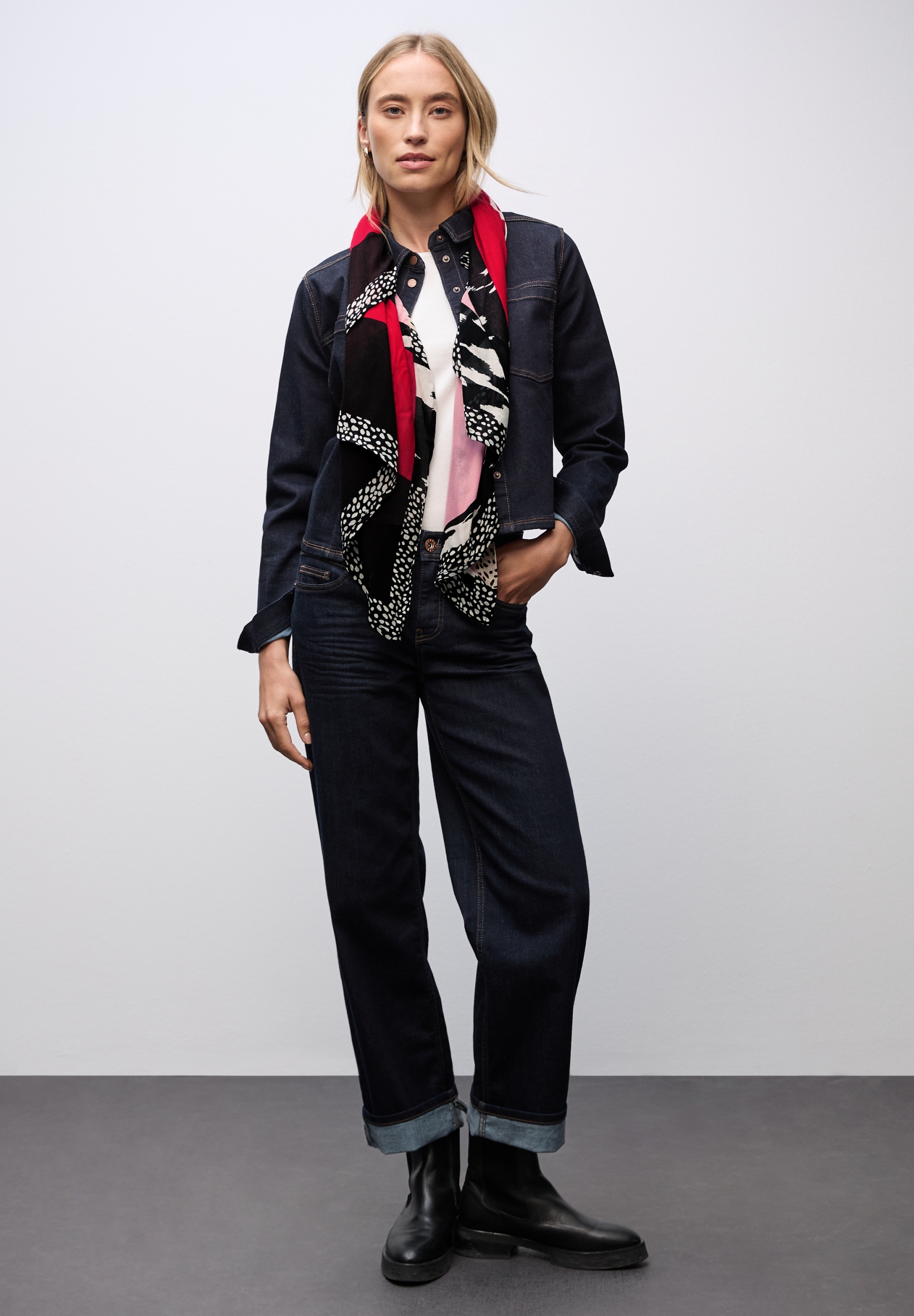 Modal Print Square #1