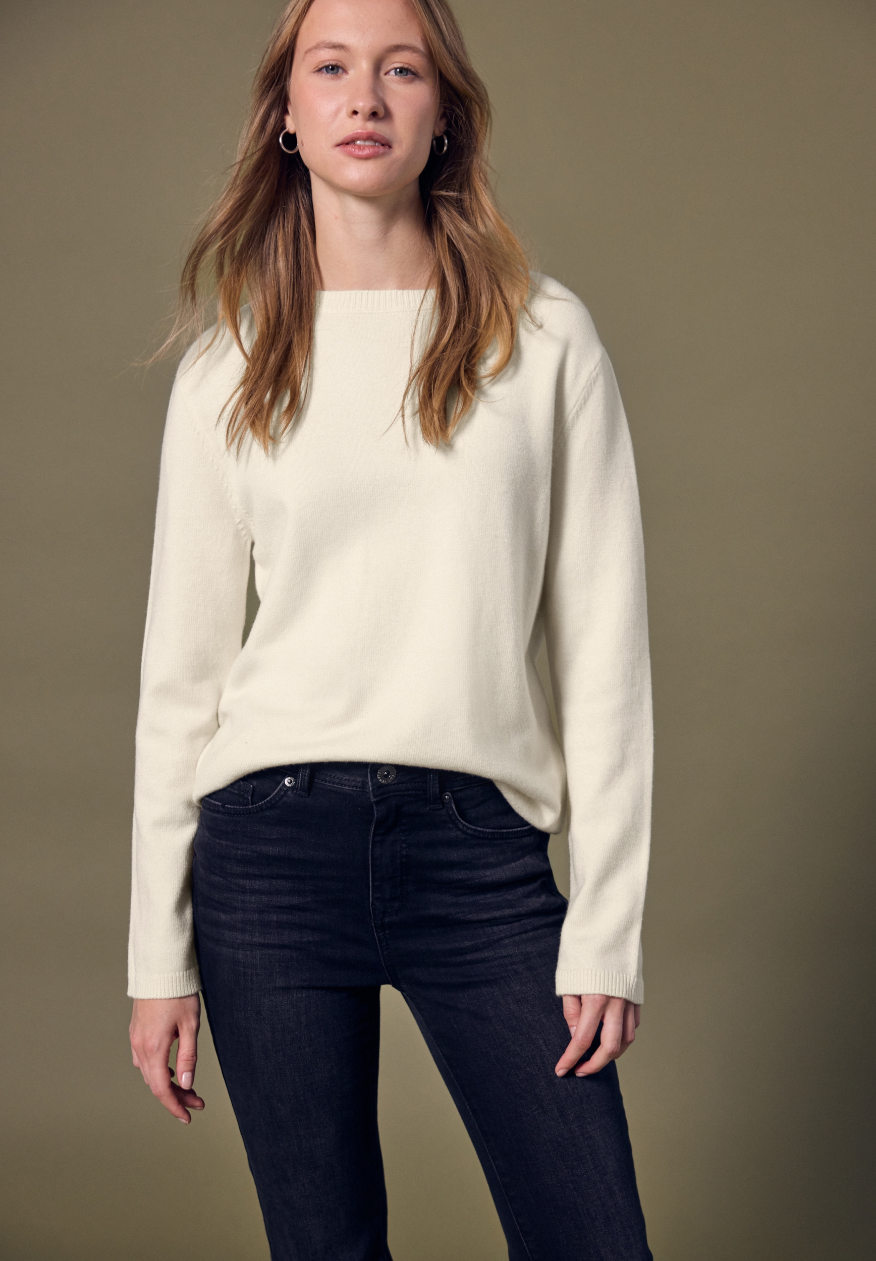 LTD QR Studio_sweater round ne #3