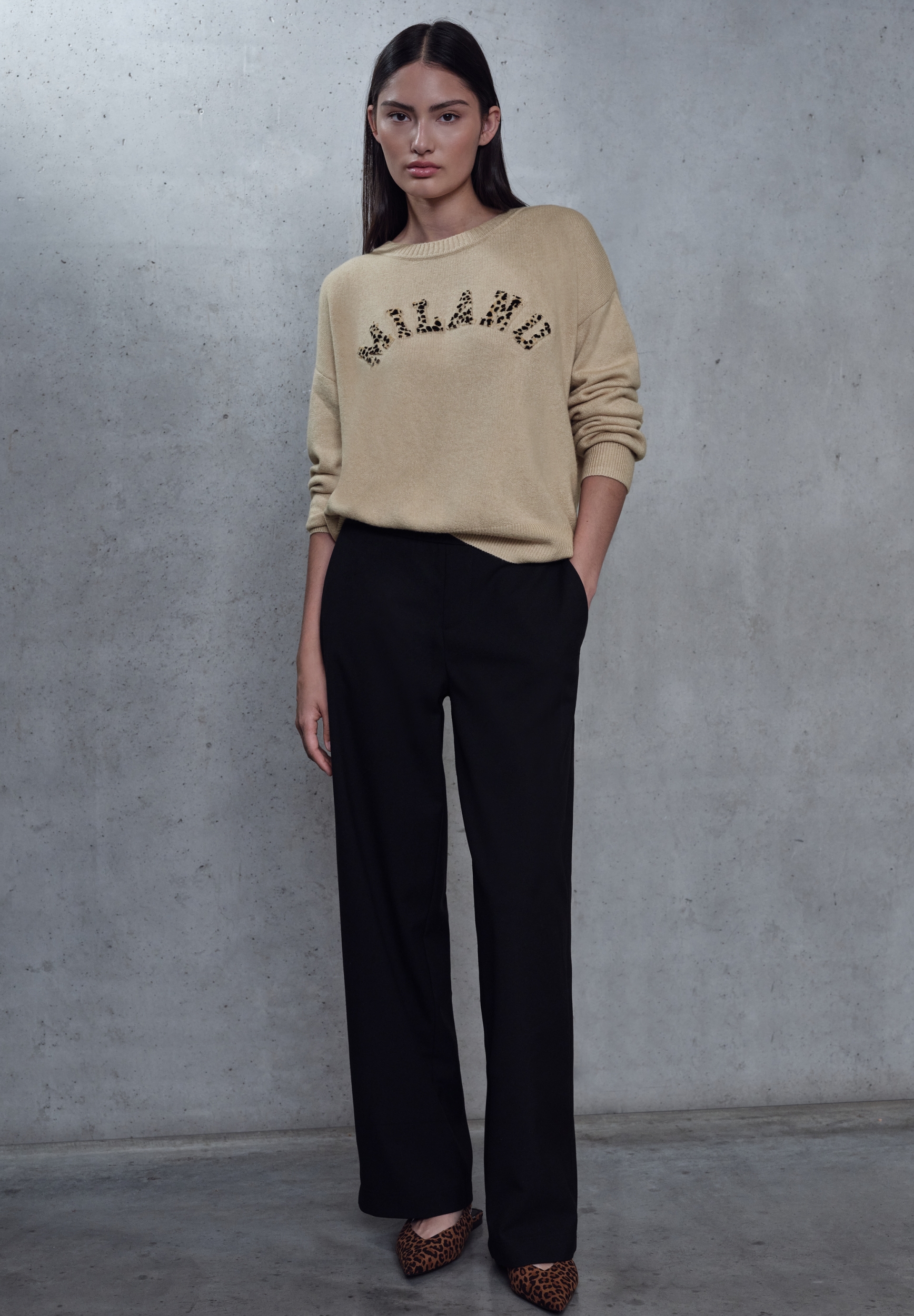 round neck leo wording sweater #7