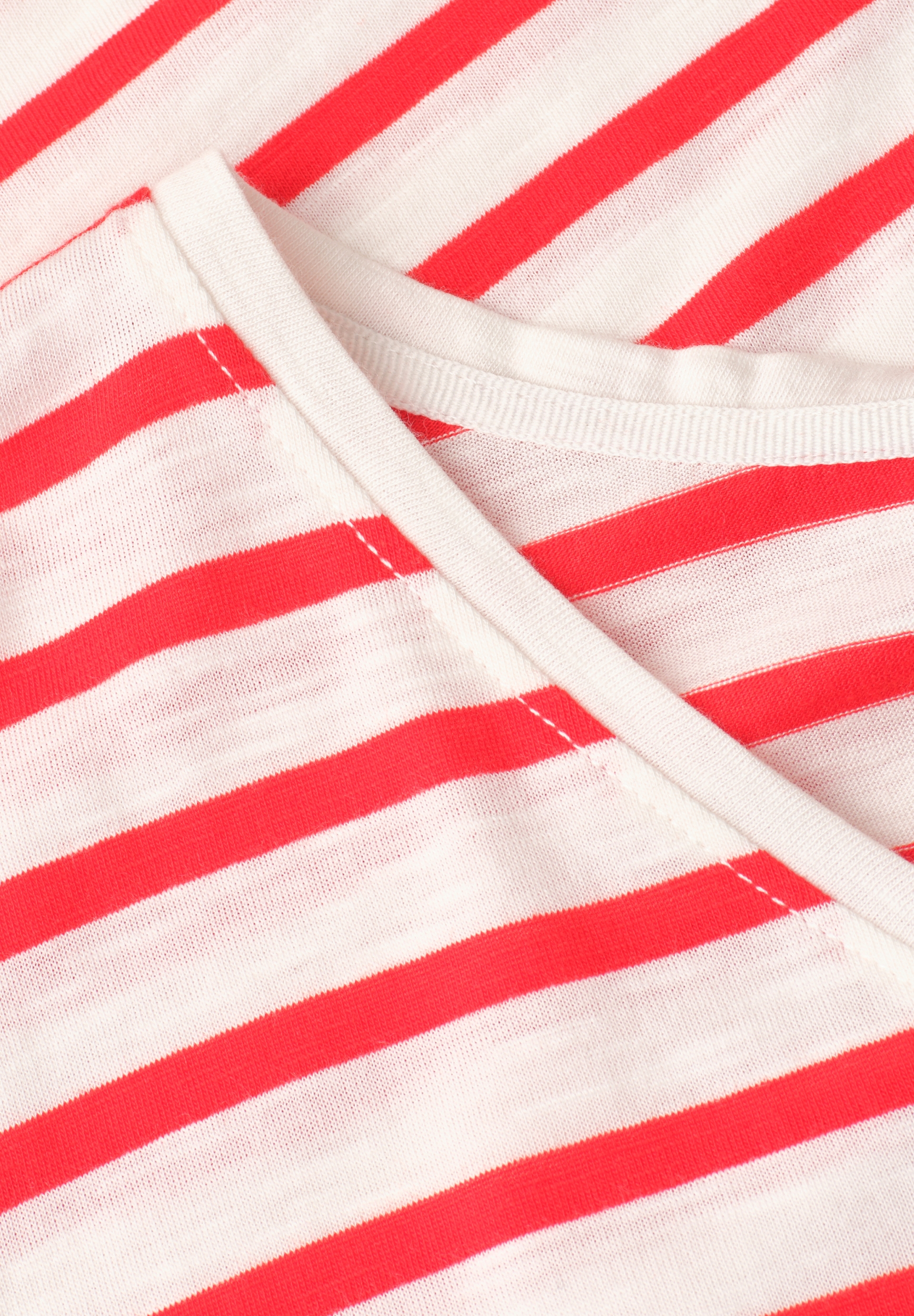 LTD QR_Studio_yds v-neck shirt #2