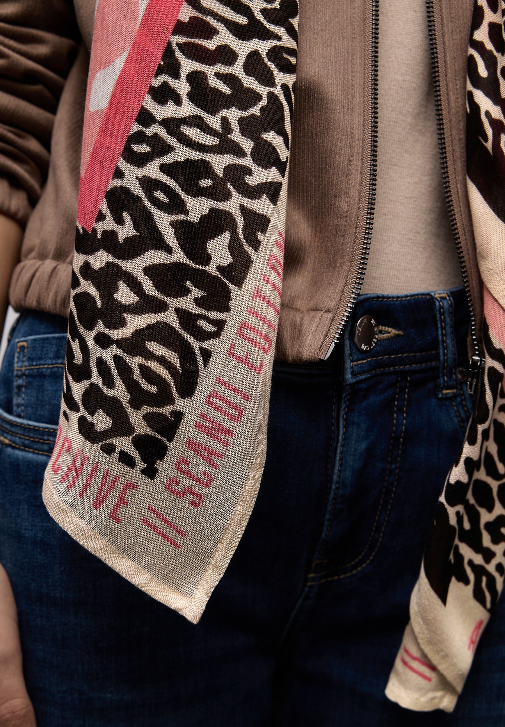 Modal Print Square #6