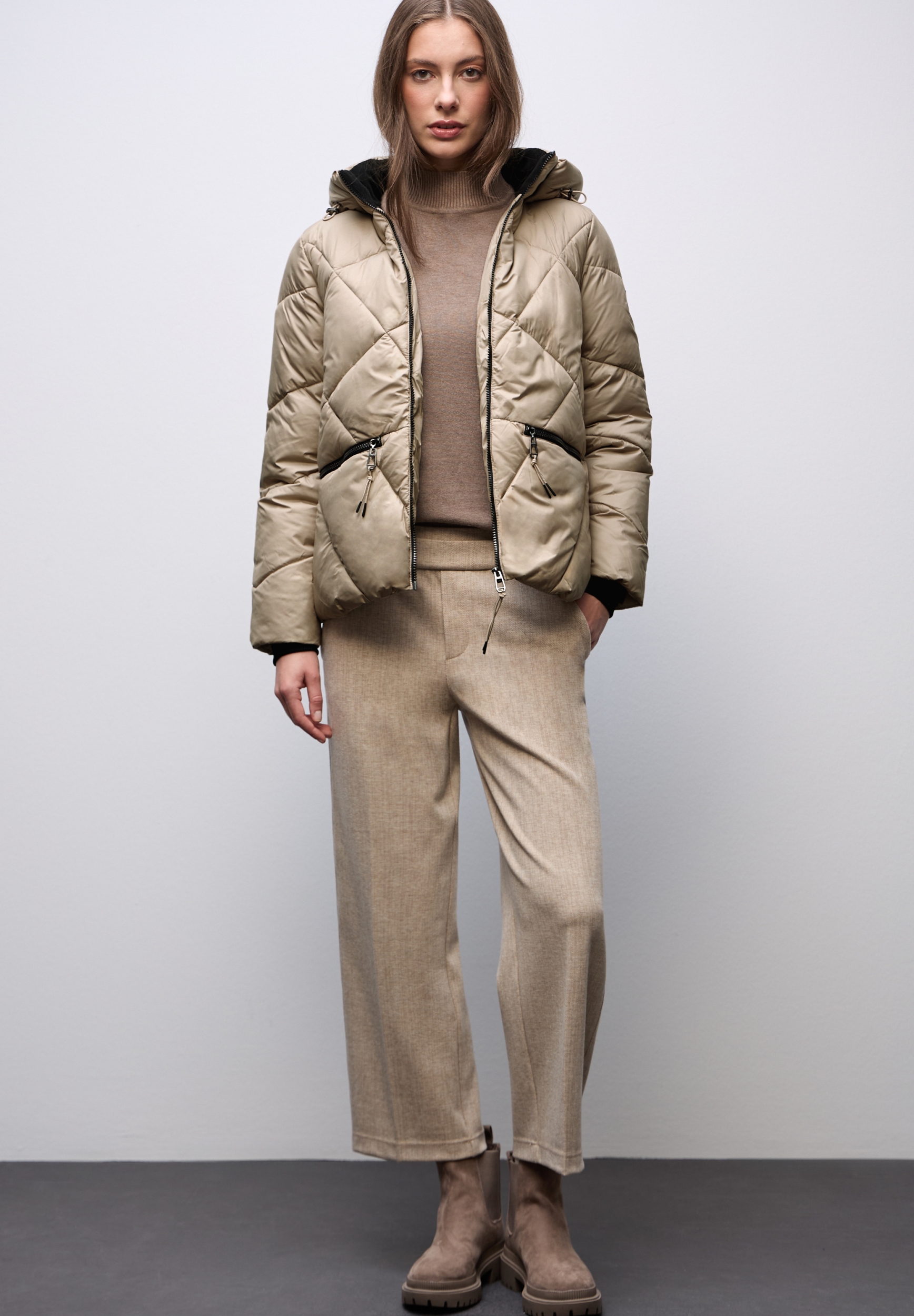 Short Light Padded Modern Diam #3