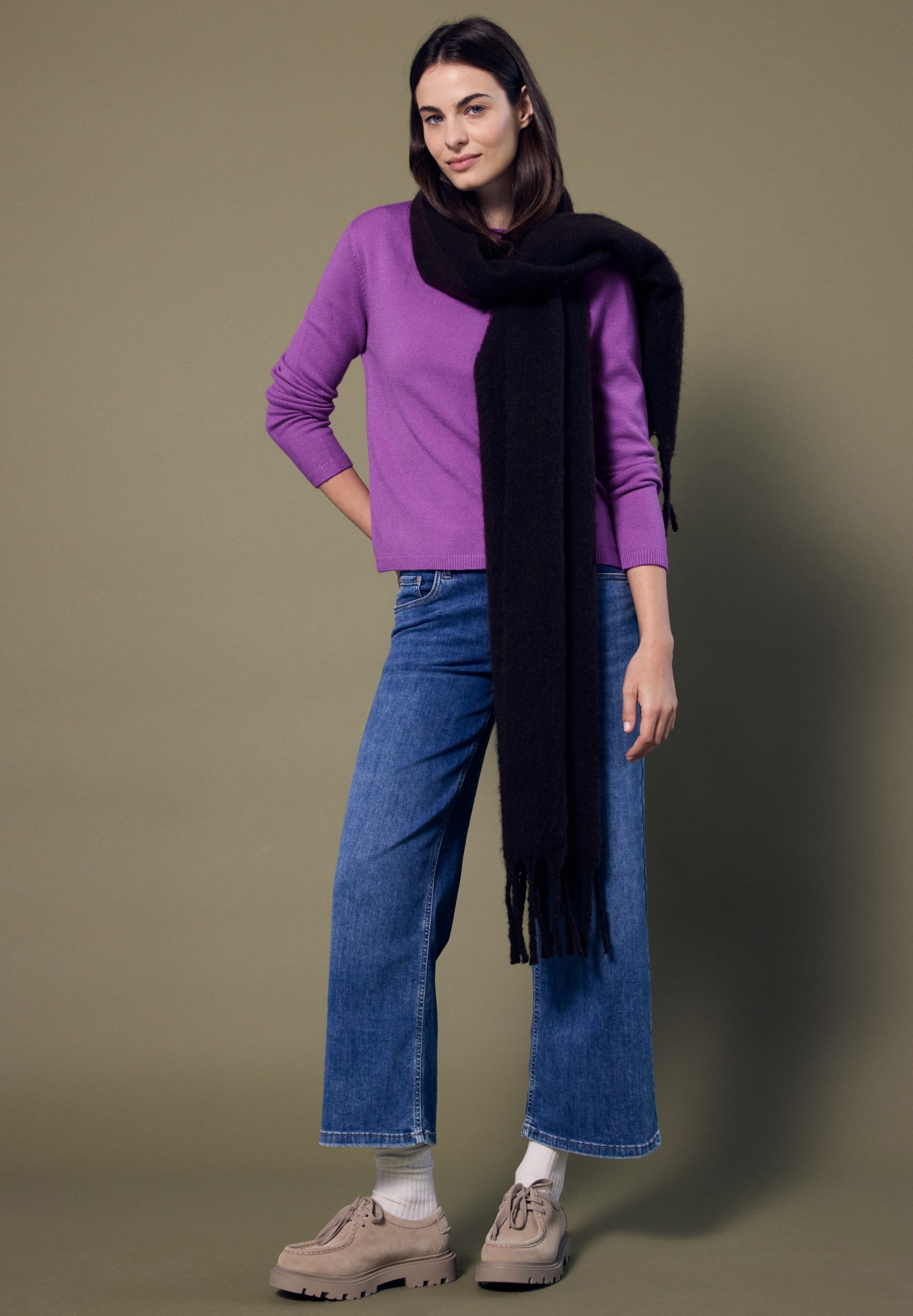 LTD QR Studio_sweater round ne #3