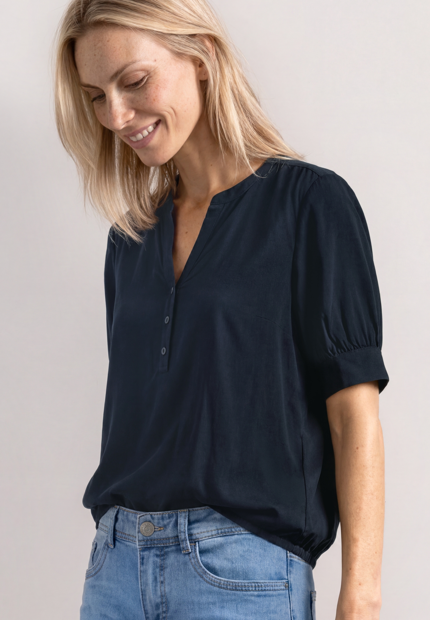 LTD QR Splitneck blouse w gath #3