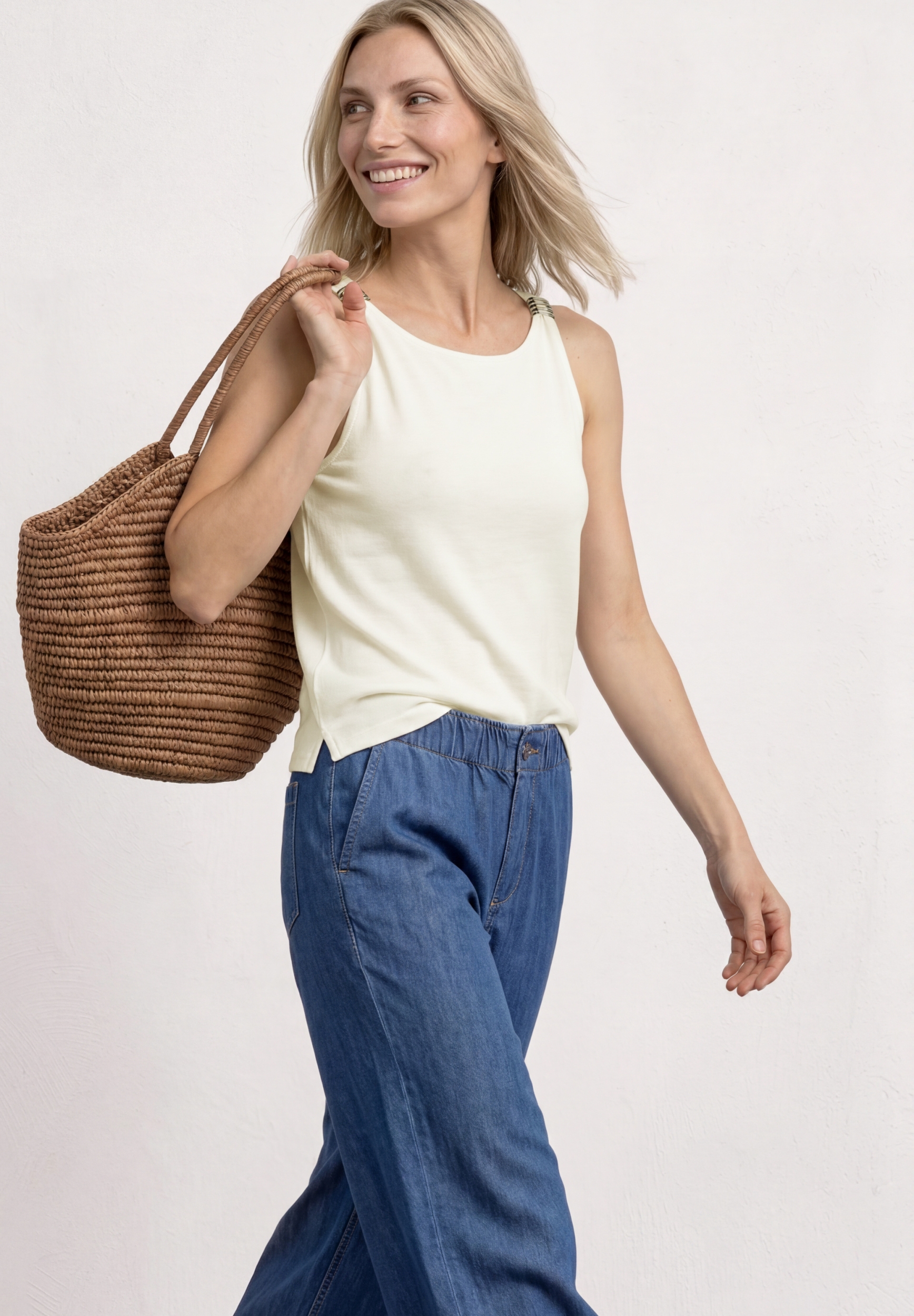 LTD QR top w.shoulder detail #3