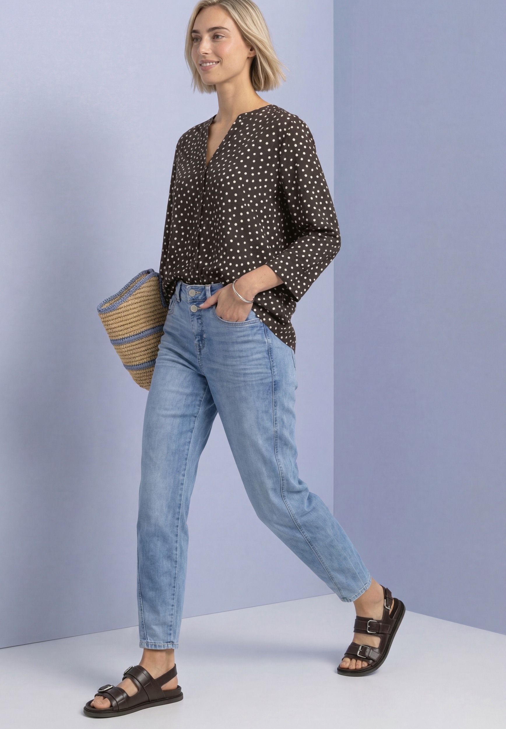 LTD QR Splitneck blouse w butt #5