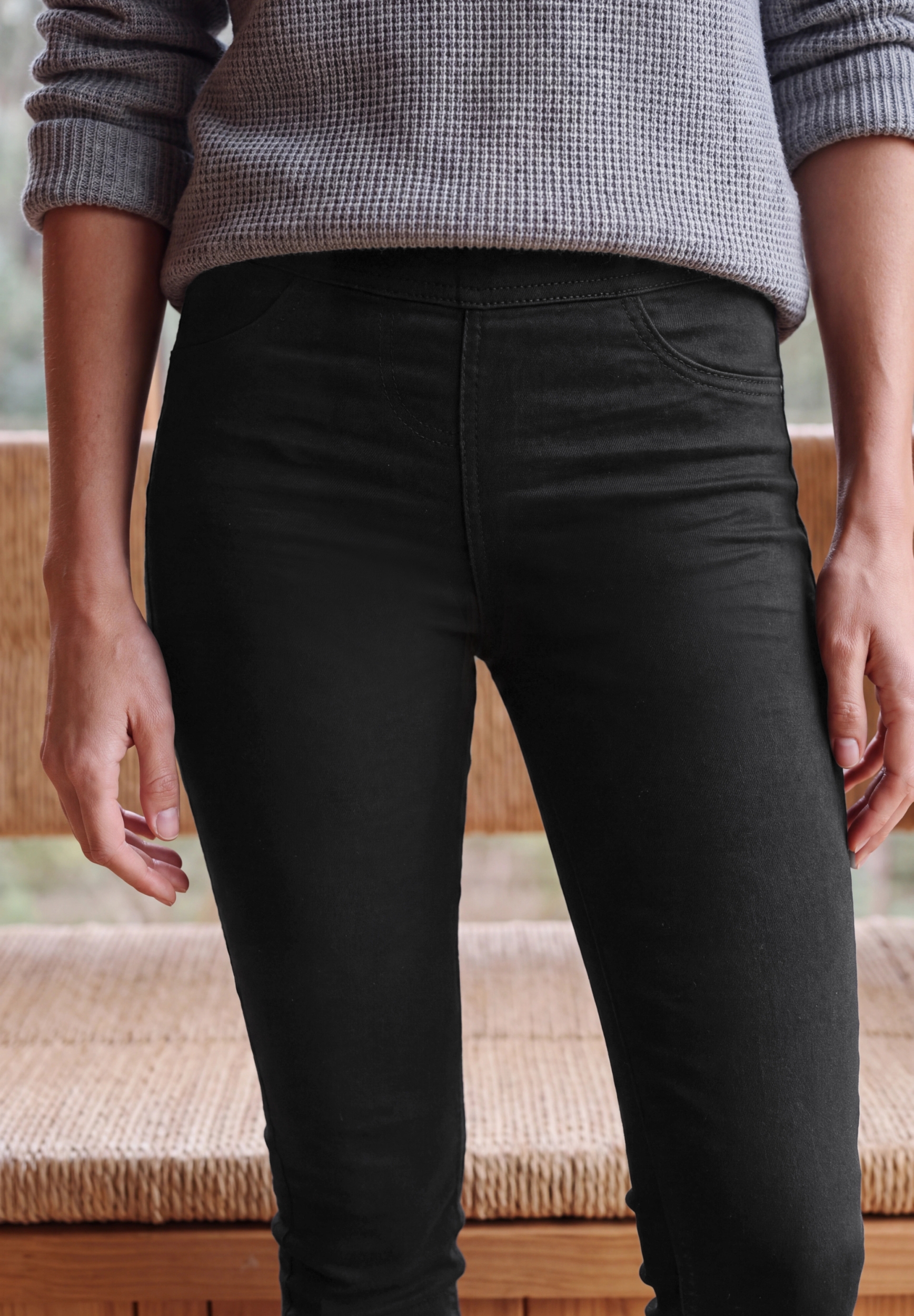 Style NOS Vicky Black Elastic #6