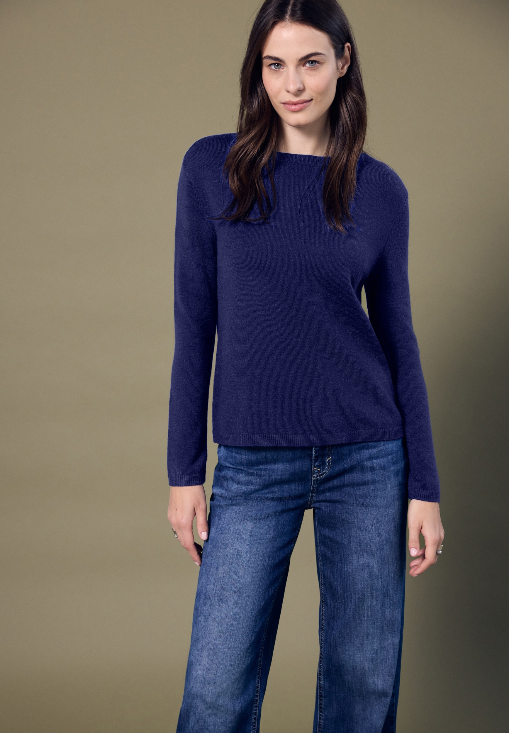 LTD QR Studio_sweater round ne #6