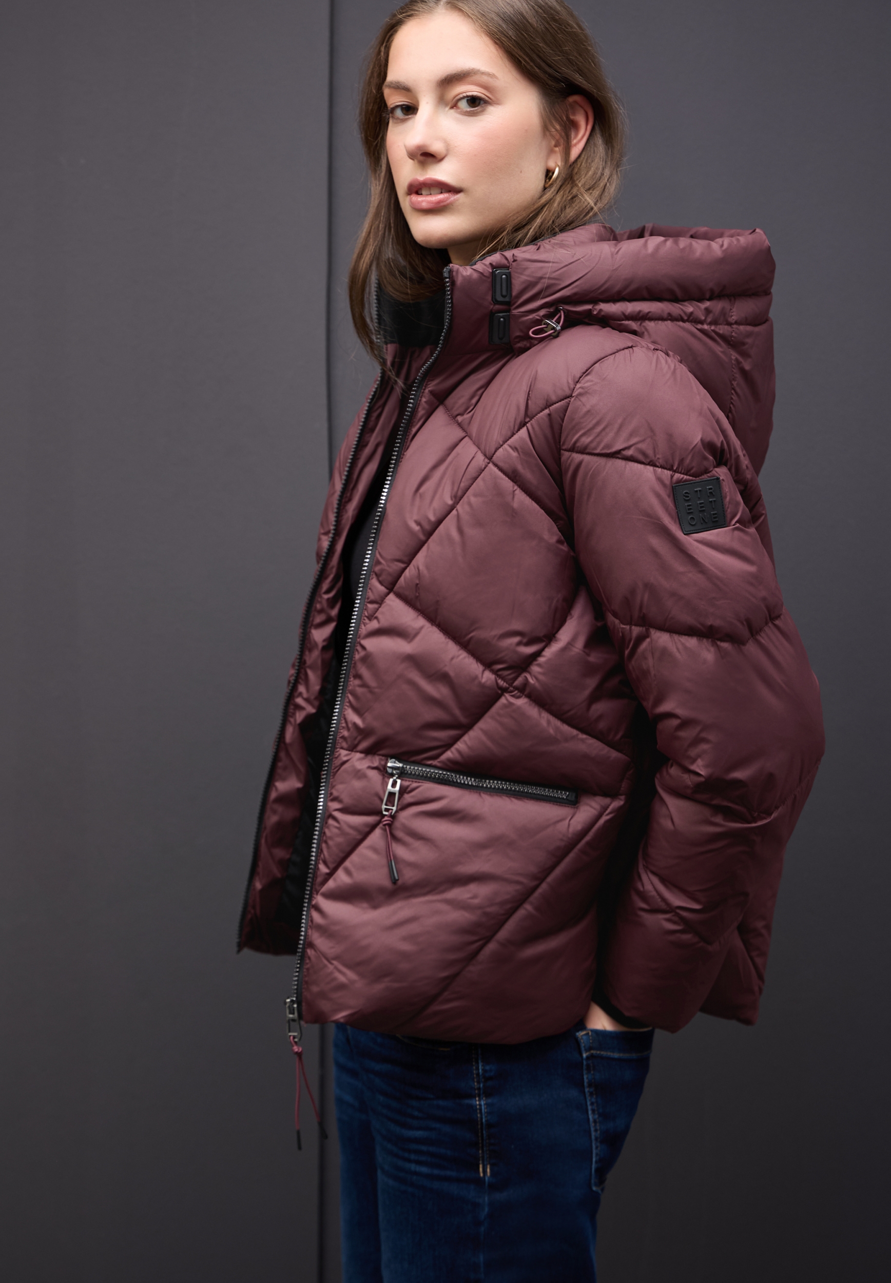 Short Light Padded Modern Diam #6