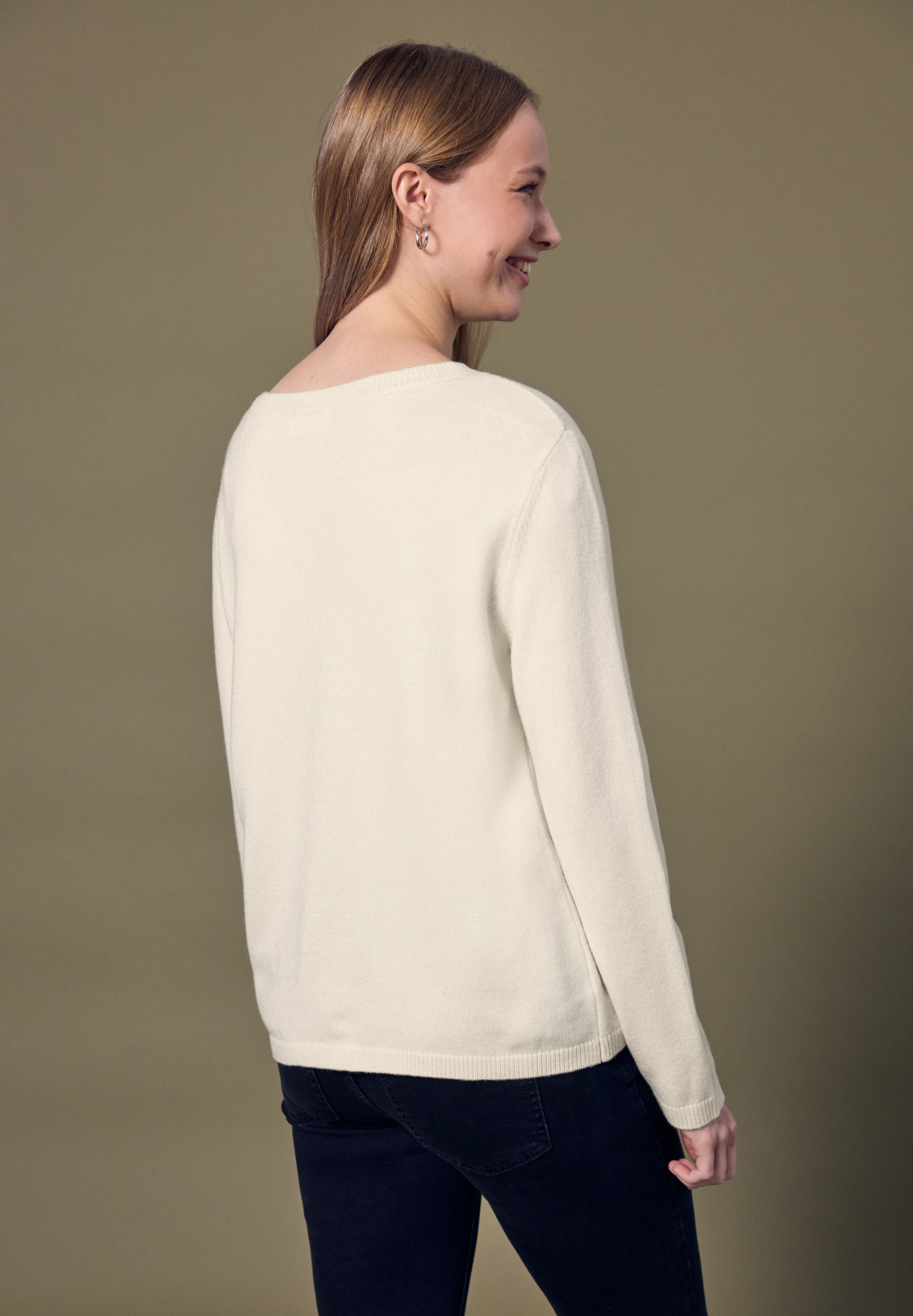 LTD QR Studio_sweater round ne #4