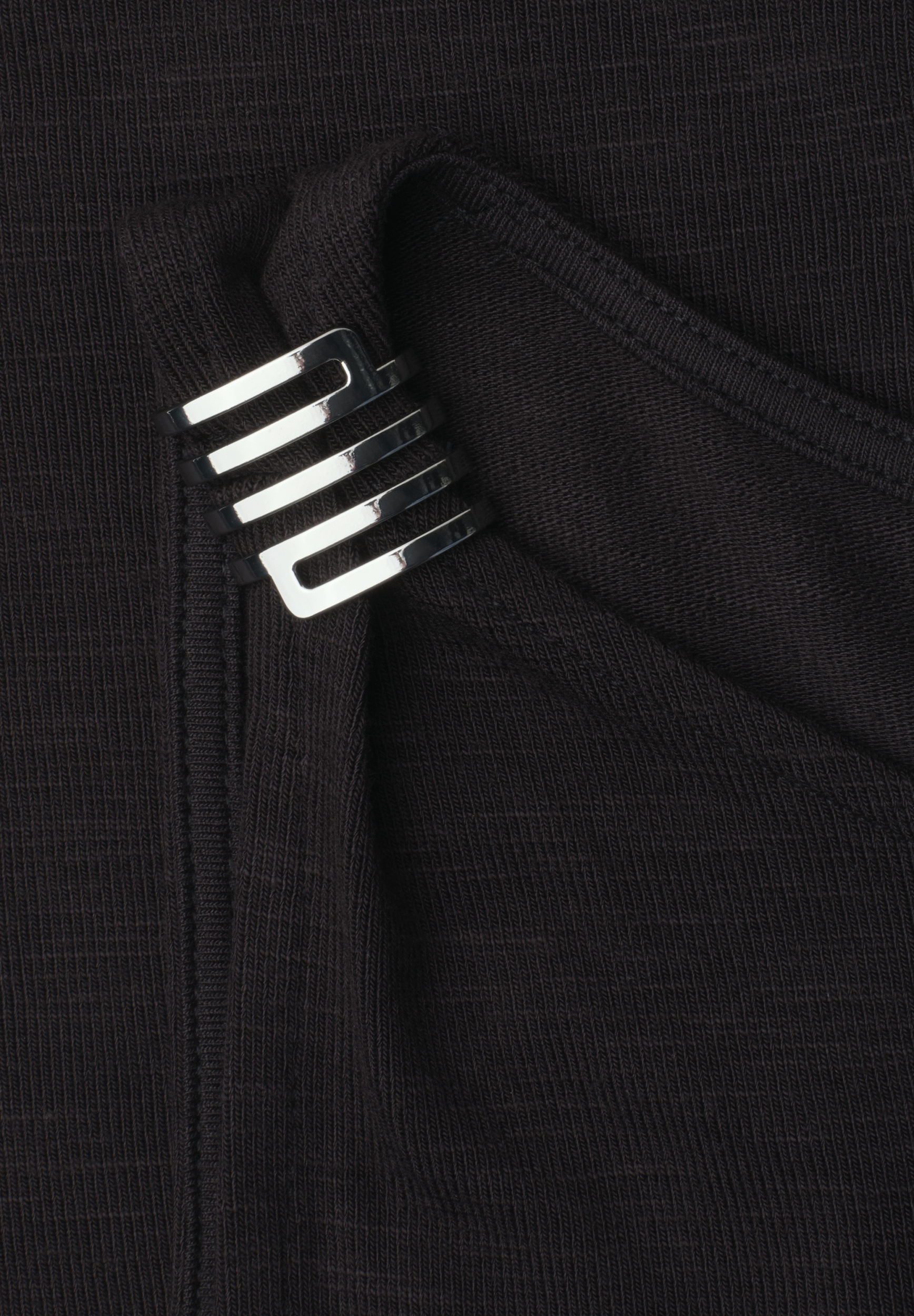 LTD QR top w.shoulder detail #2