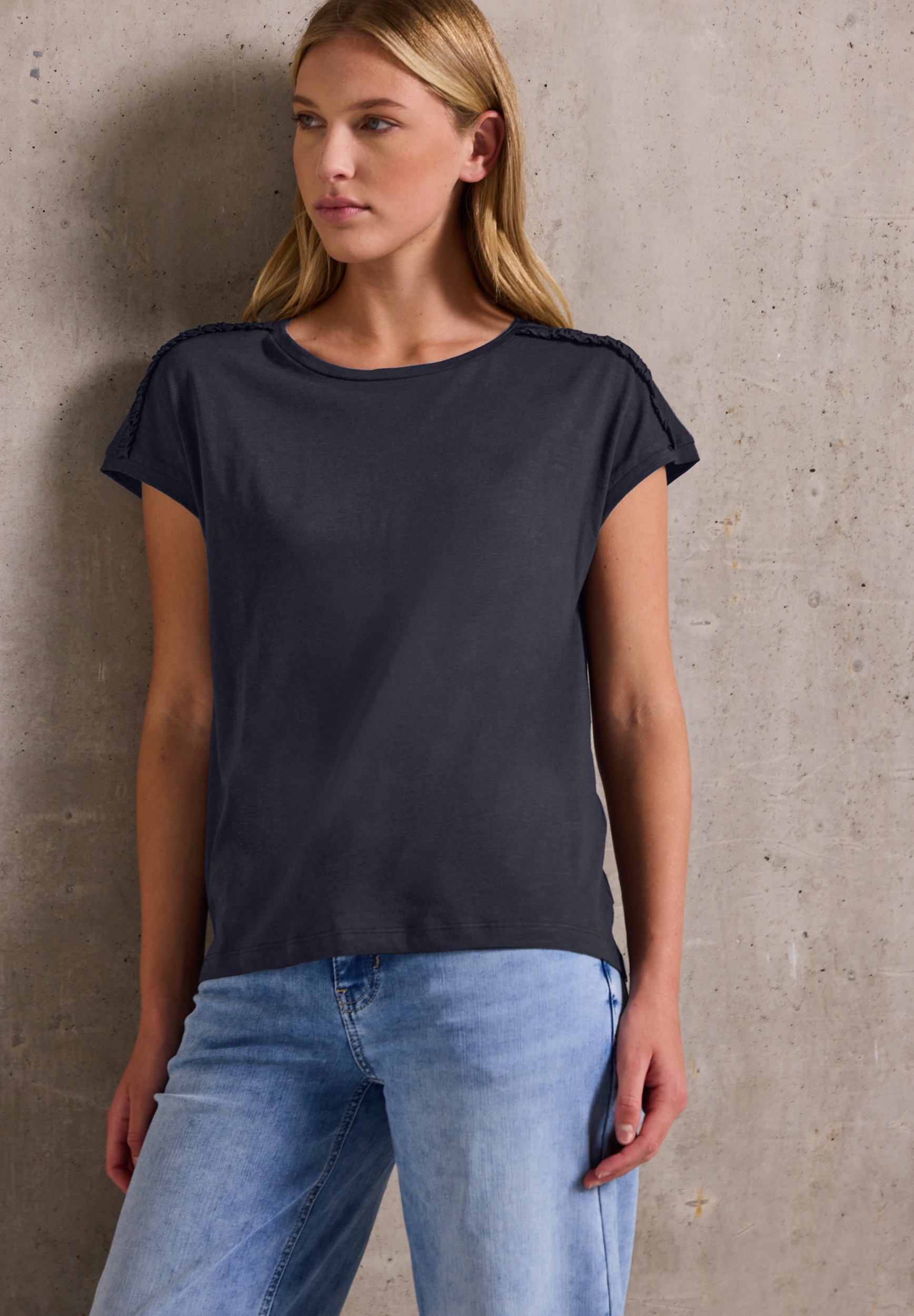 LTD QR_Studio_shirt w.frill at #3