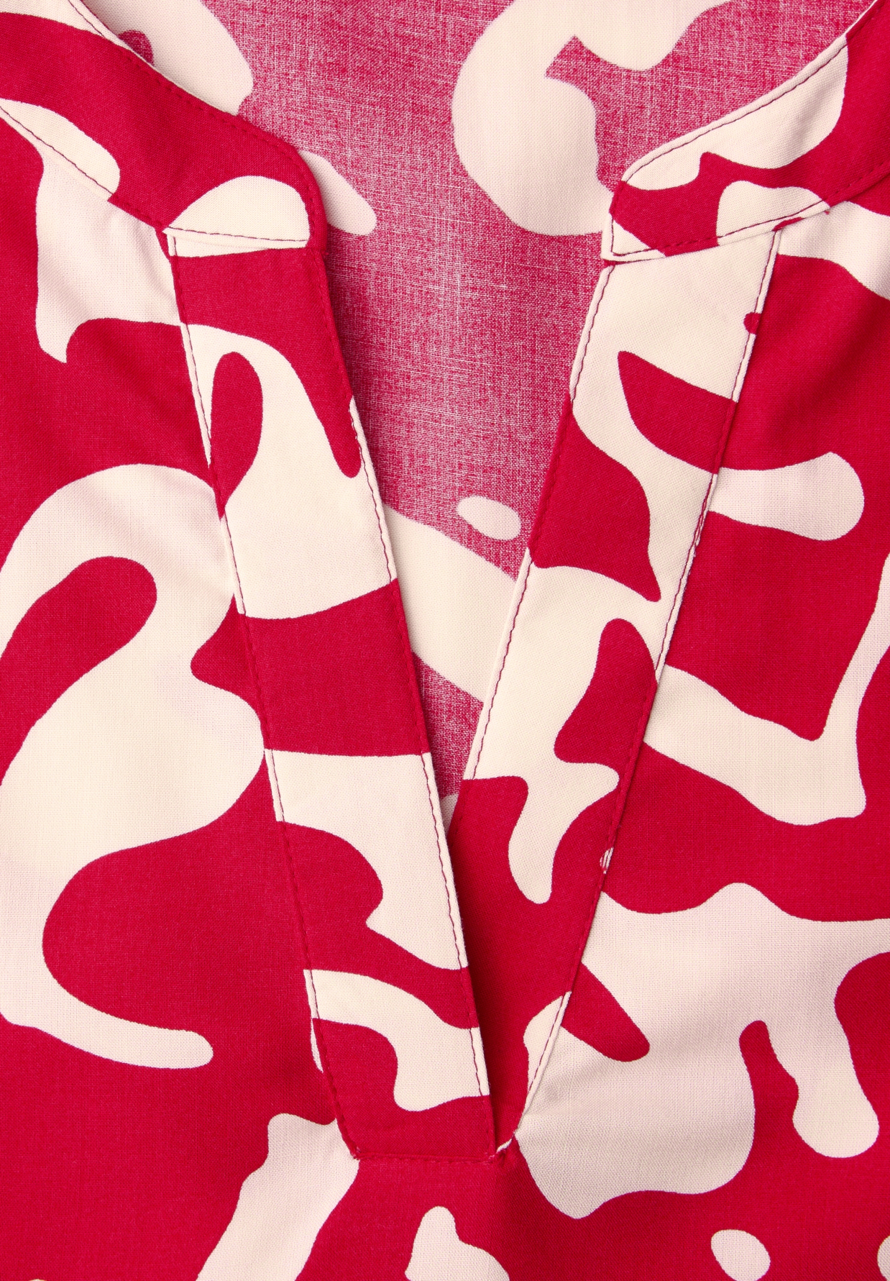 LTD QR Splitneck blouse w turn #2