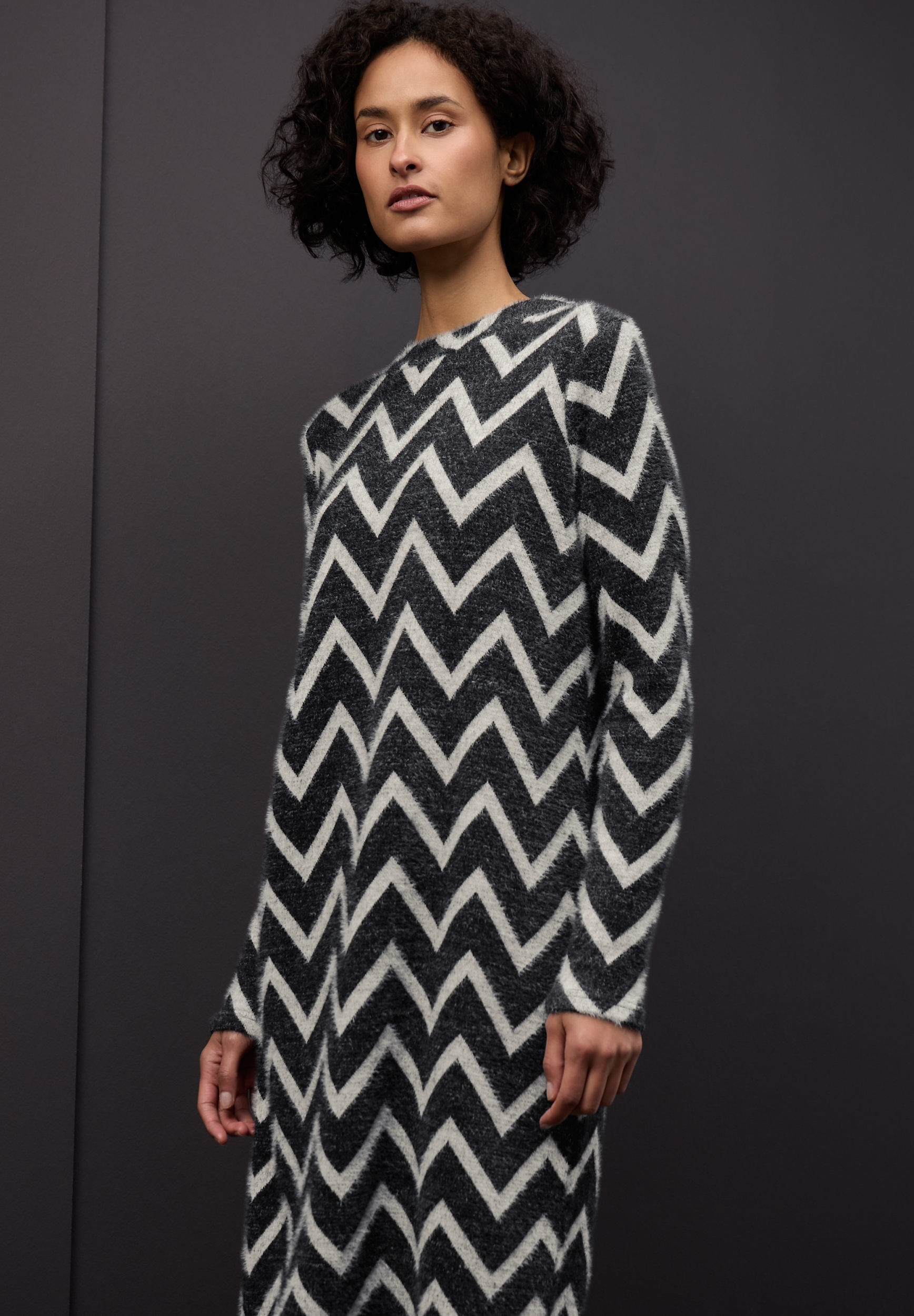 Feather Yarn T-shirt Dress_Des #5