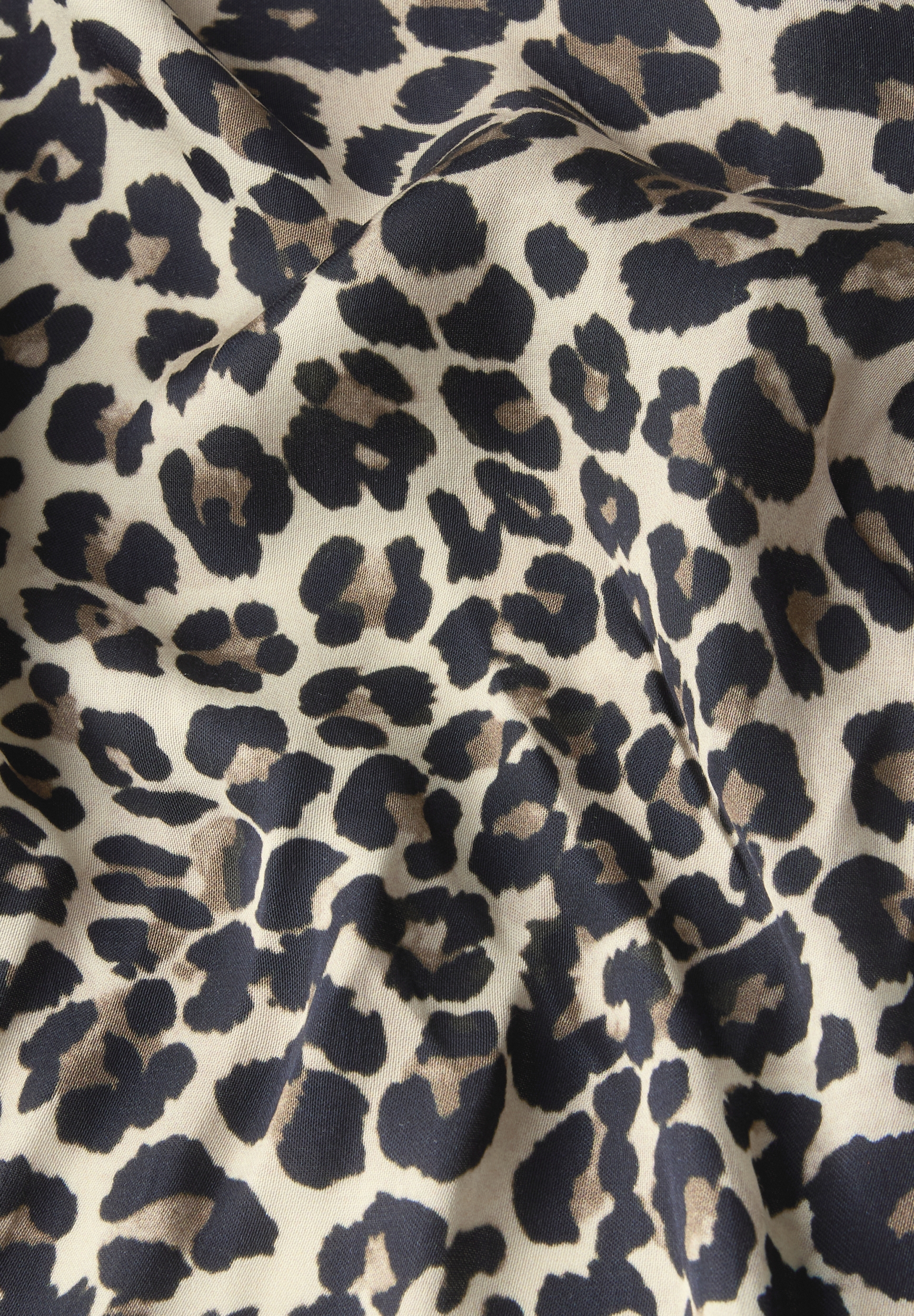 Leo Nicki Satin Square #3