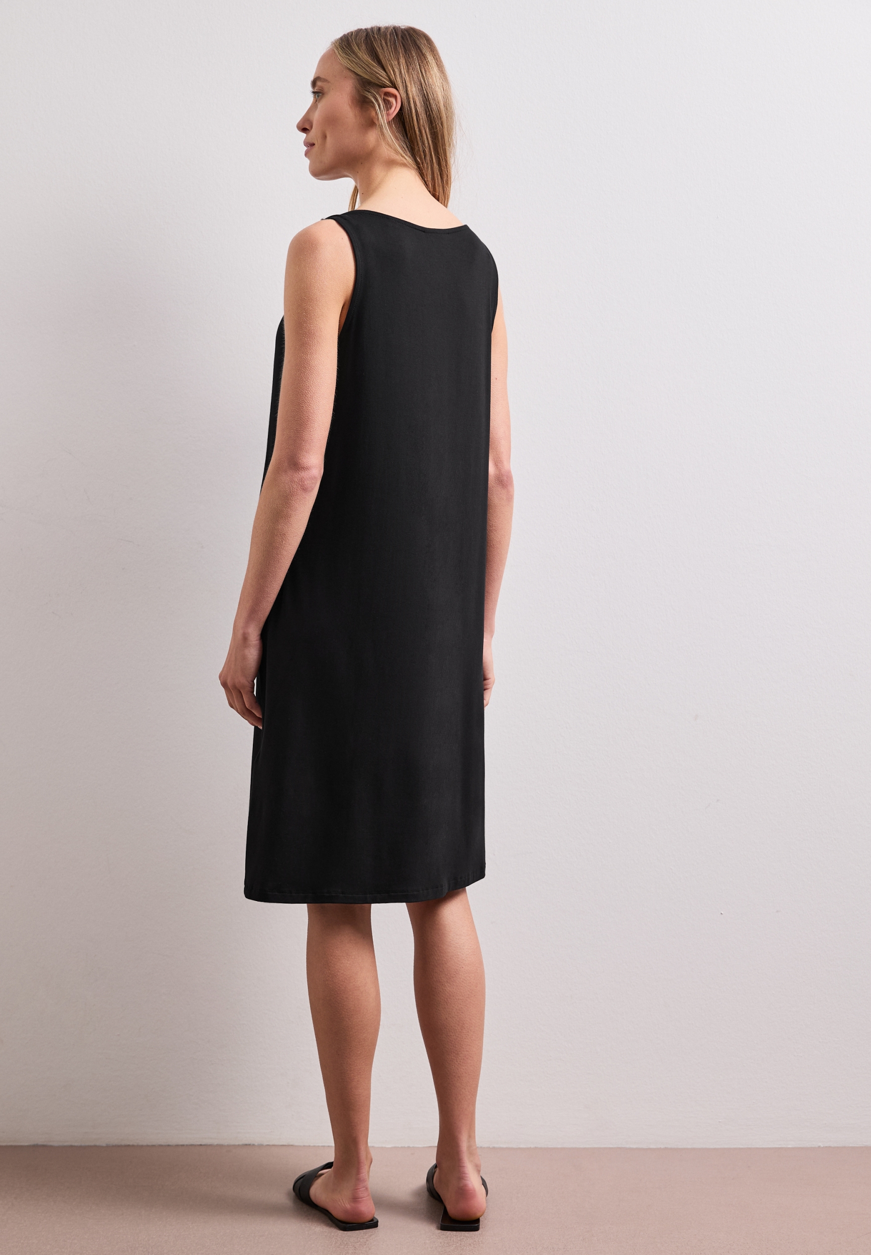 Sleeveless Dress with buckle d #4