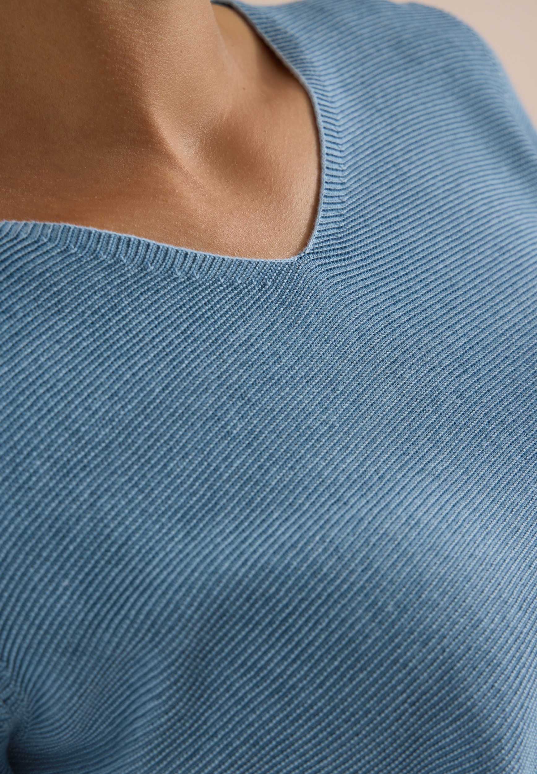 NOS 2-Tone V-Neck #7