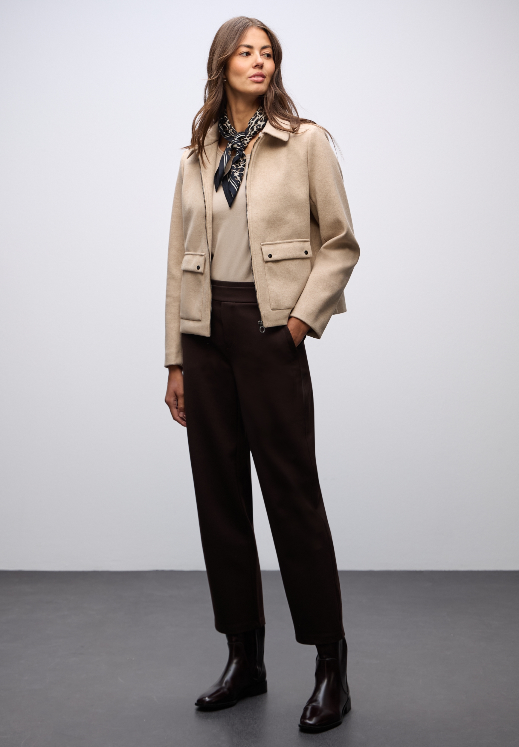 Leo Nicki Satin Square #4