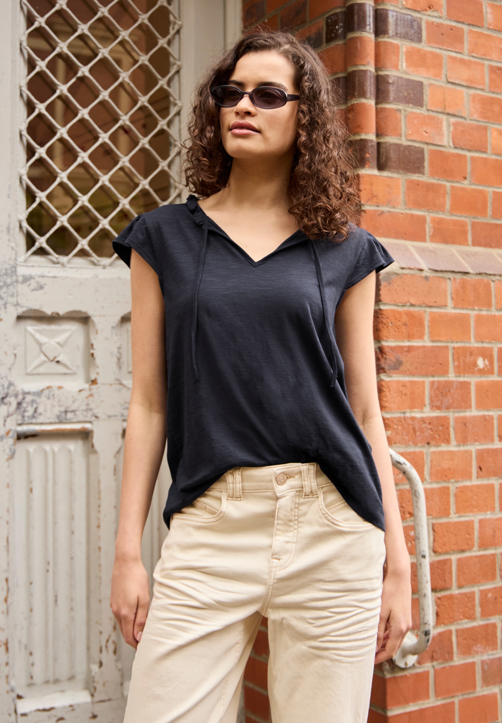 LTD QR Studio_Shirt w.frill ne #3
