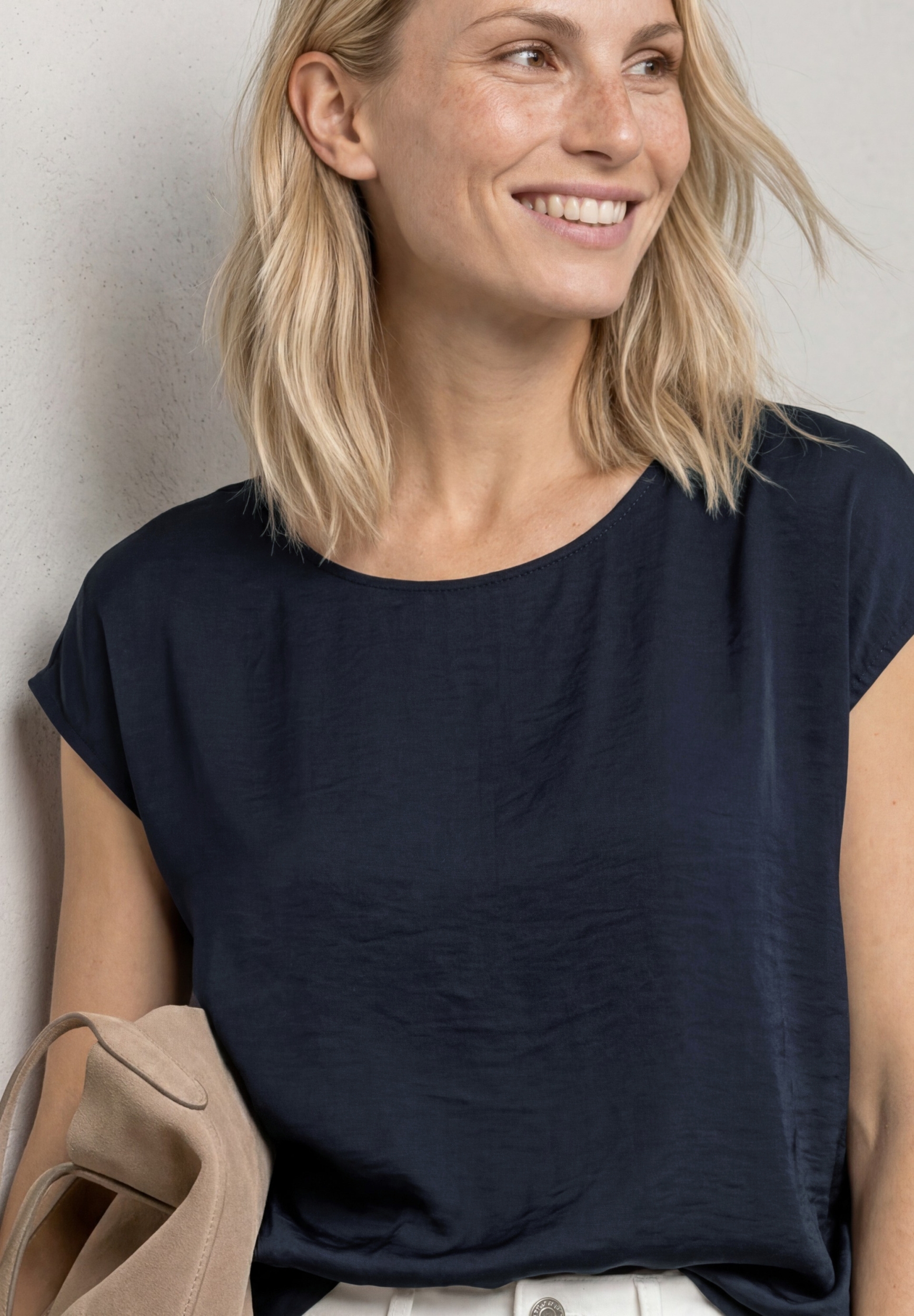 EOS_Round Neck Top w. dropped #3