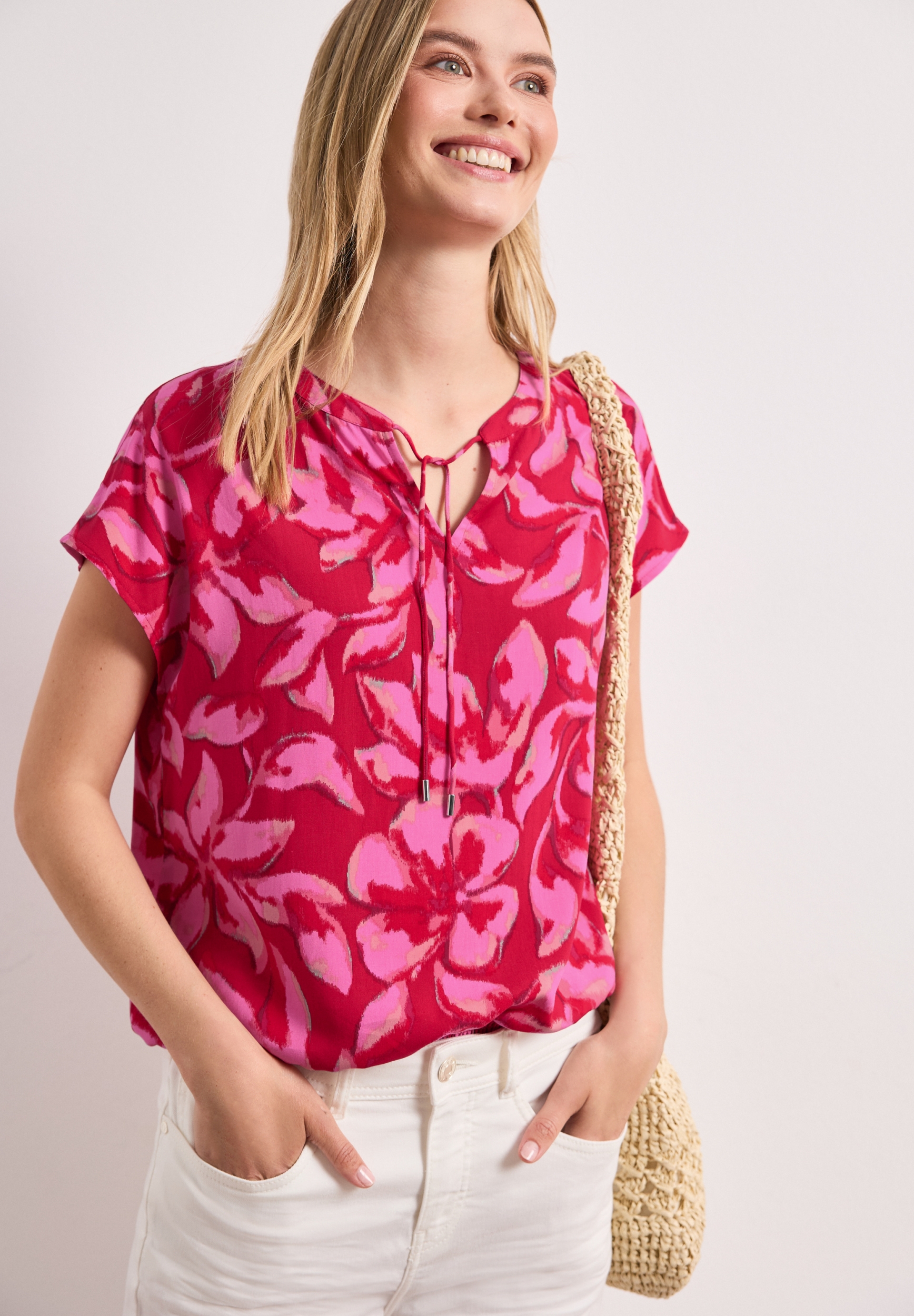 LTD QR Splitneck blouse w smok #3