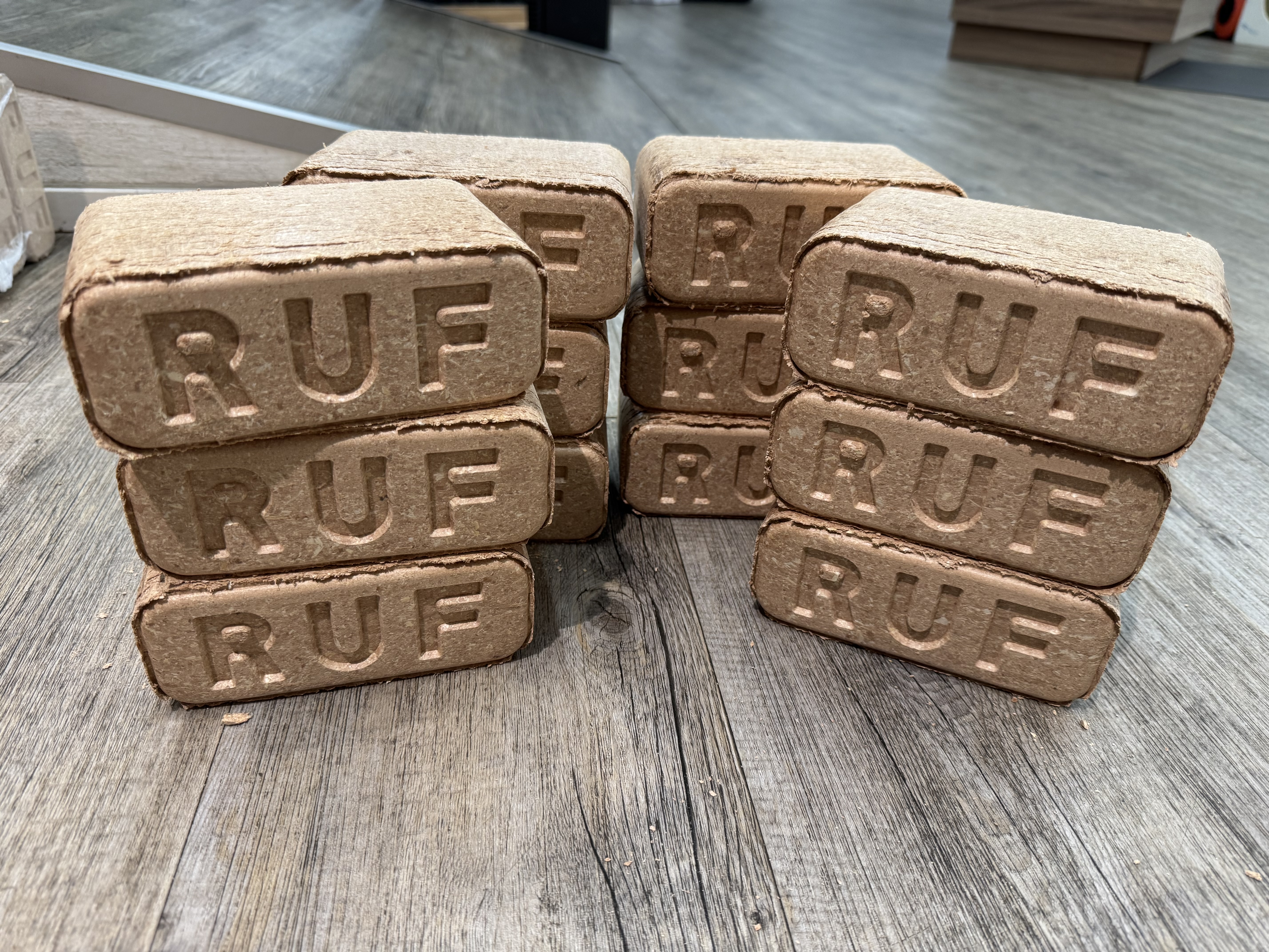 Palette Ruf Hartholz Briketts eckig 96 x 10kg 