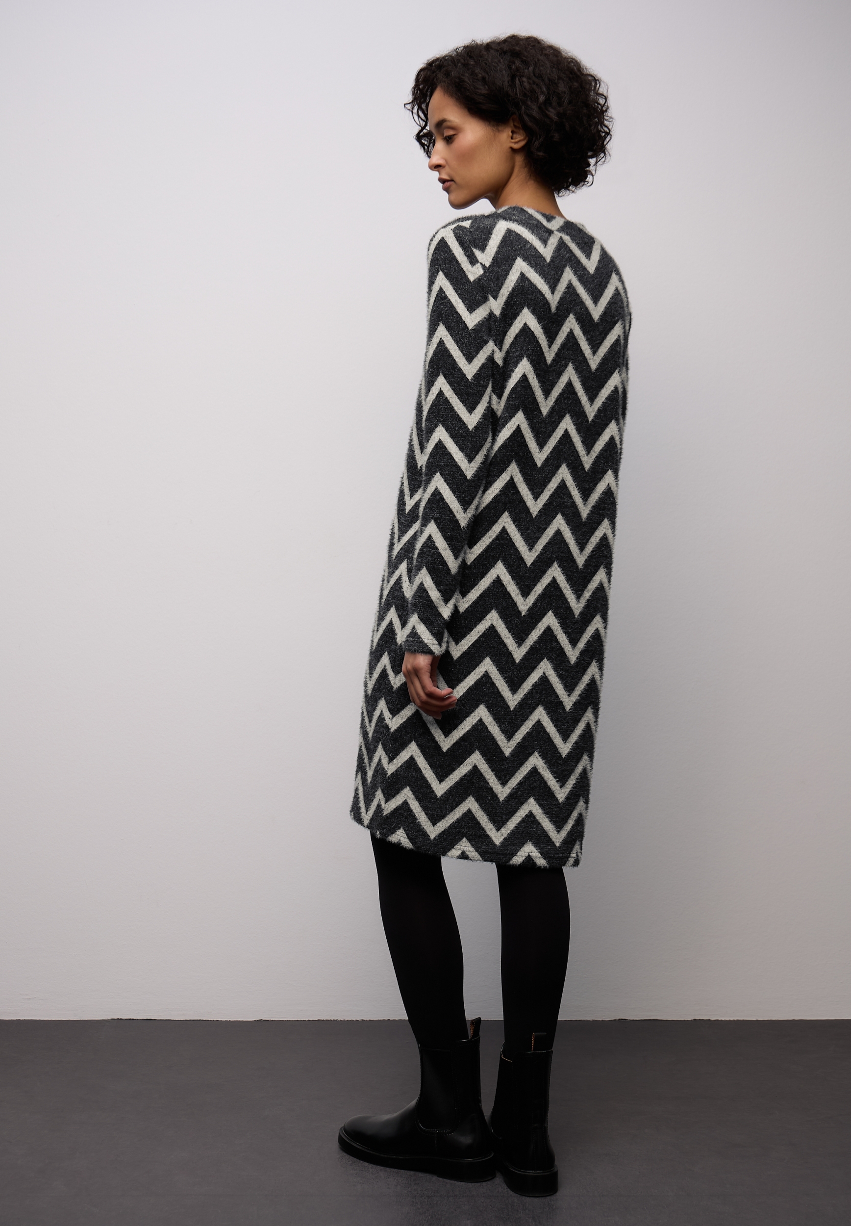 Feather Yarn T-shirt Dress_Des #4