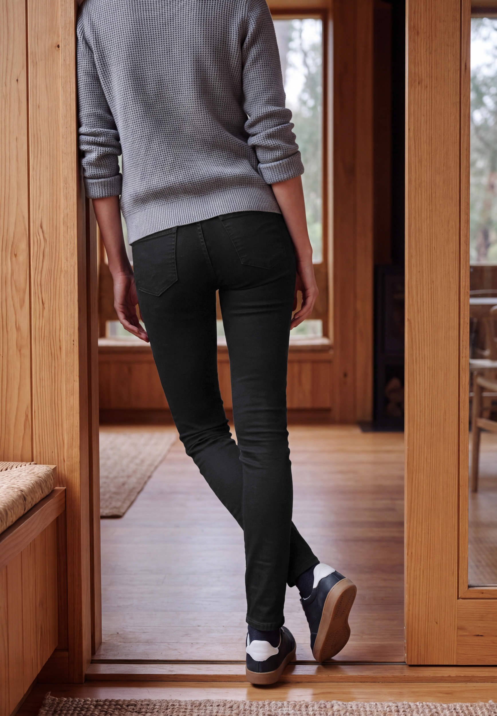Style NOS Vicky Black Elastic #4