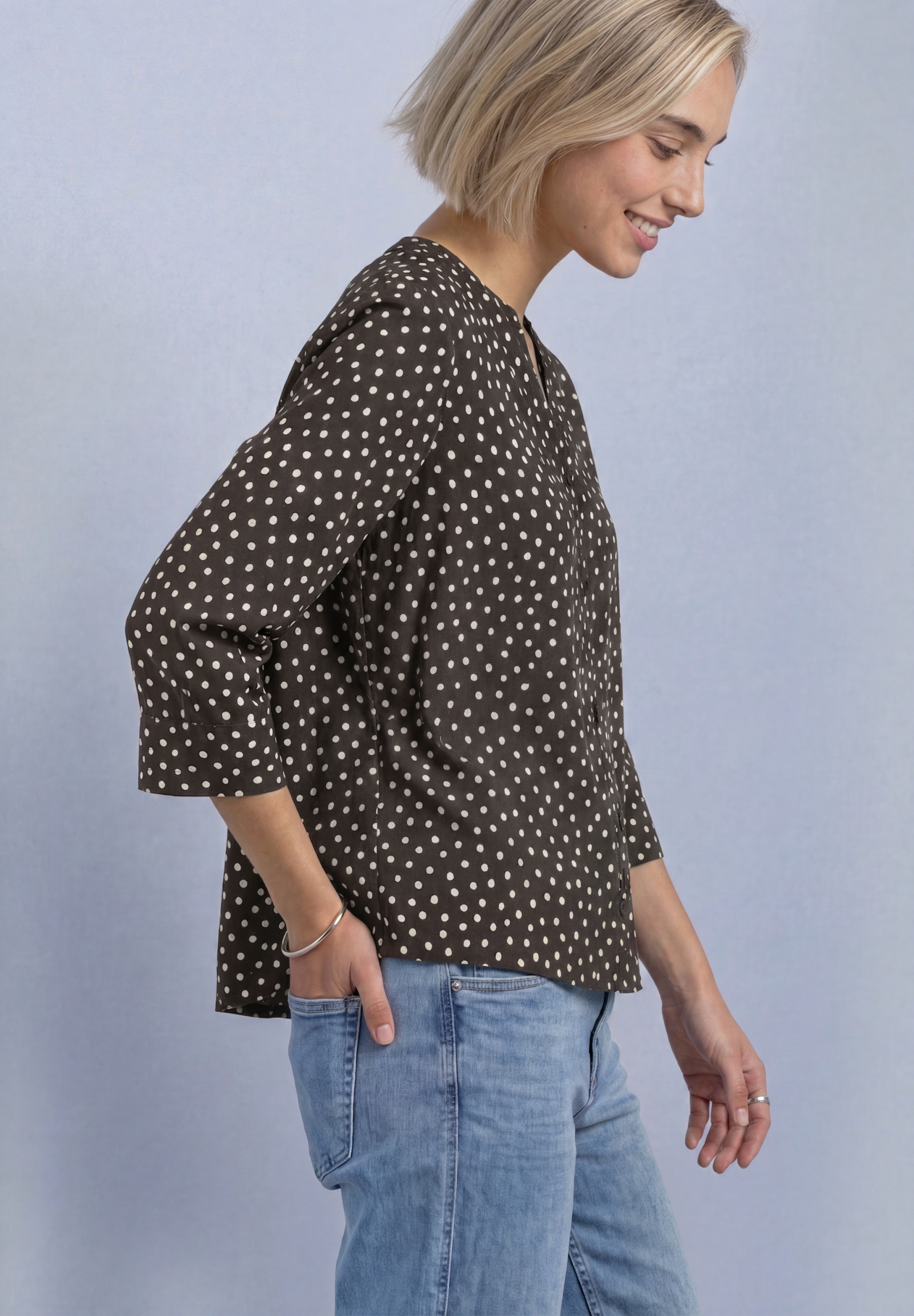 LTD QR Splitneck blouse w butt #3