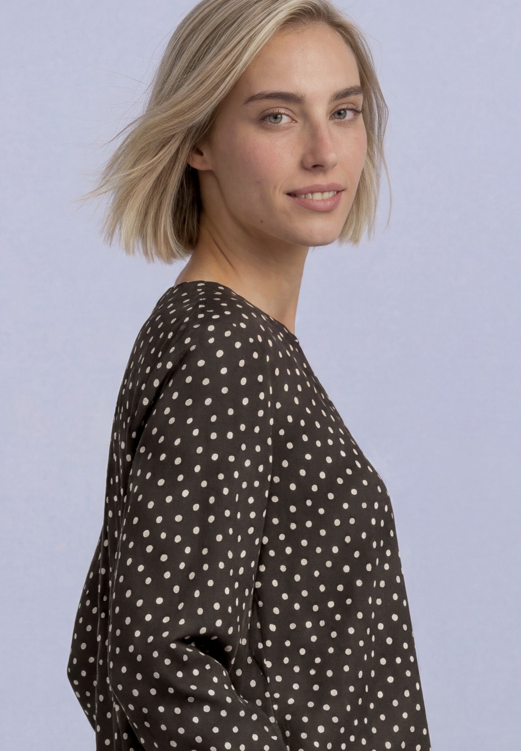 LTD QR Splitneck blouse w butt #6