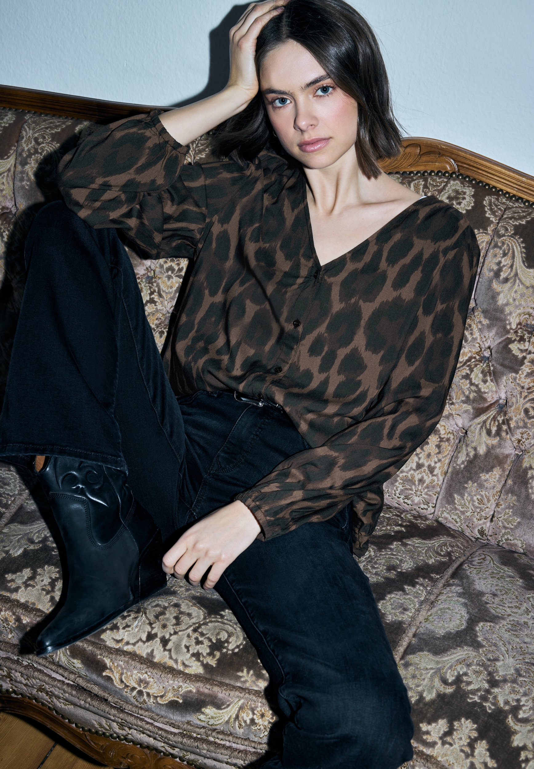 LTD QR Buttoned V-neck blouse #6