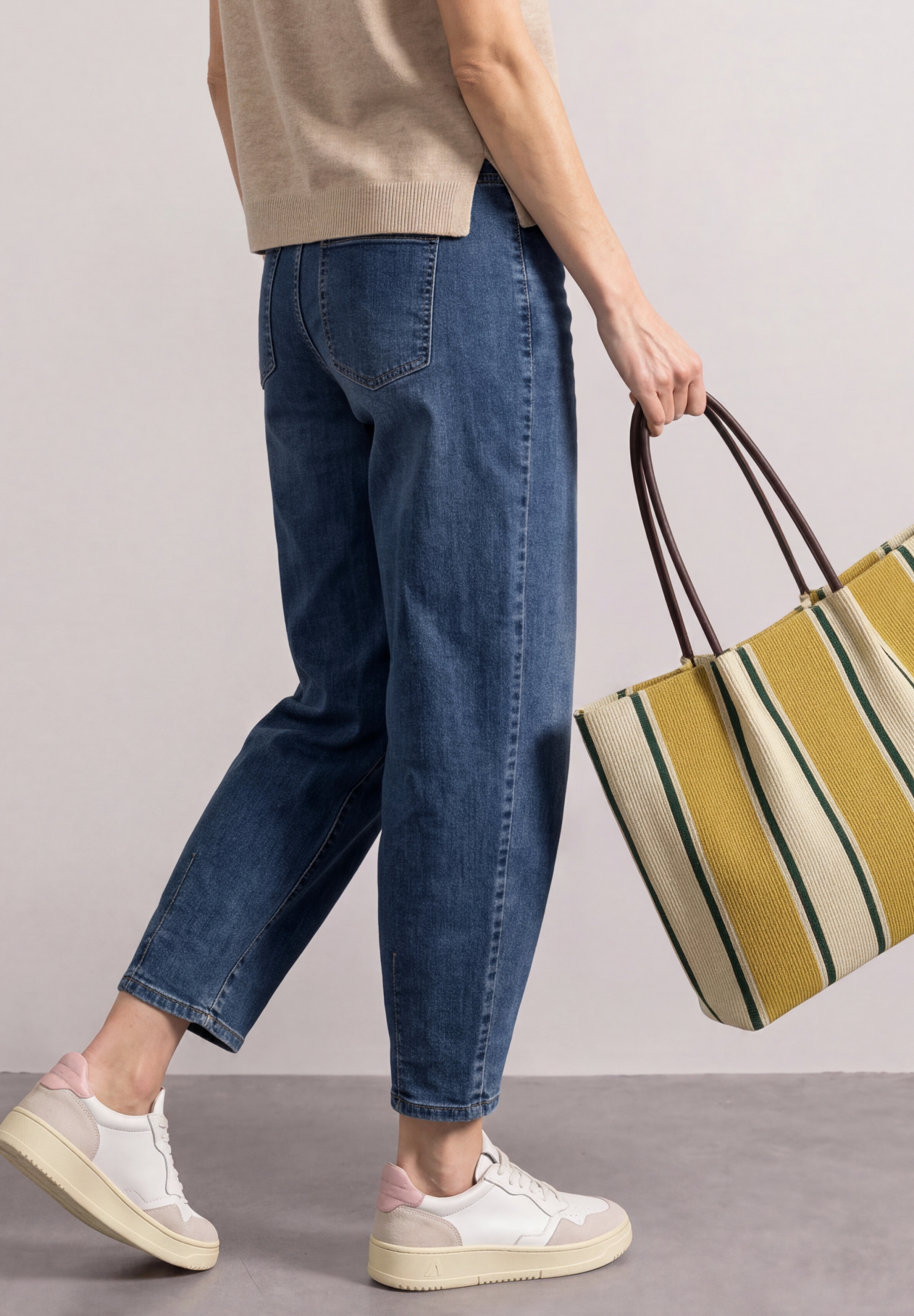 QR Style Karlie Barrel.hw.mid #4