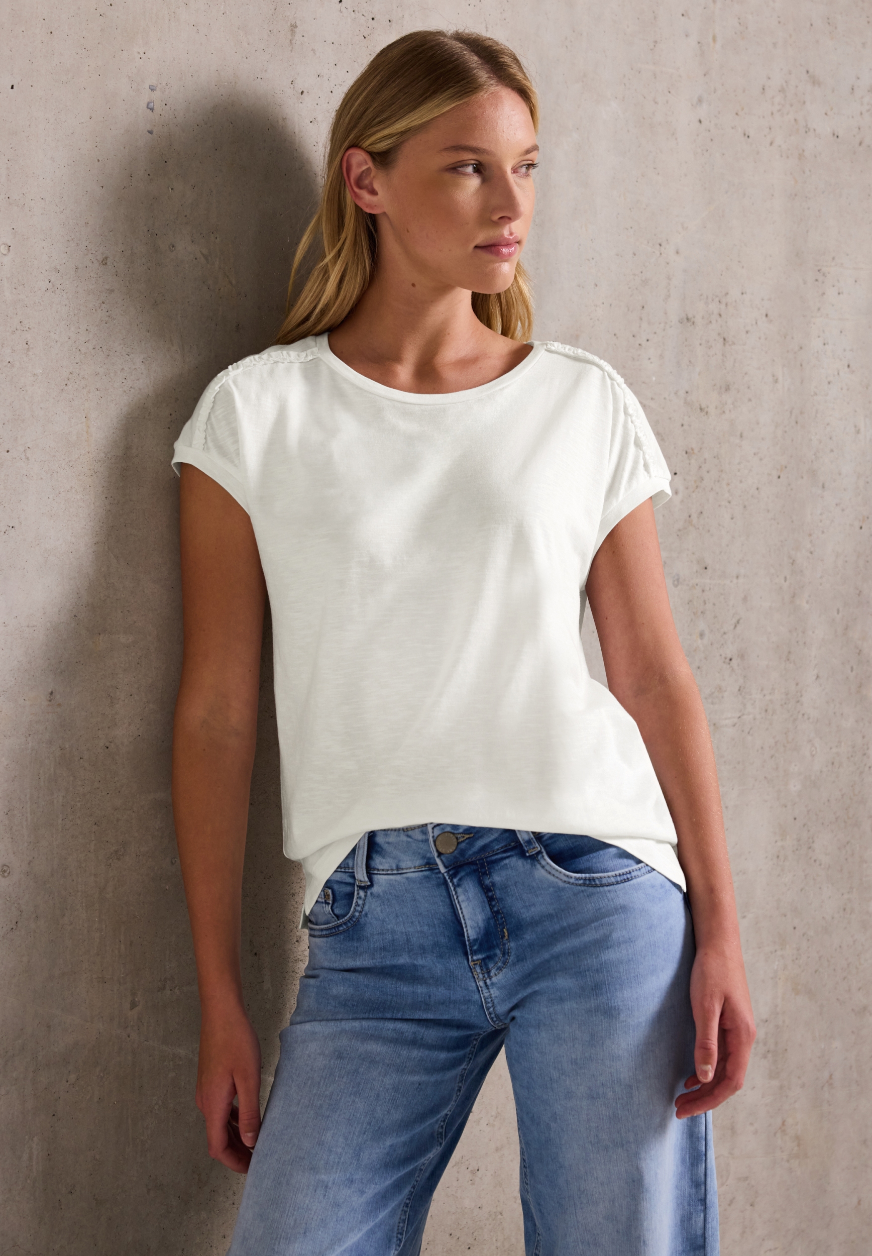 LTD QR_Studio_shirt w.frill at #3
