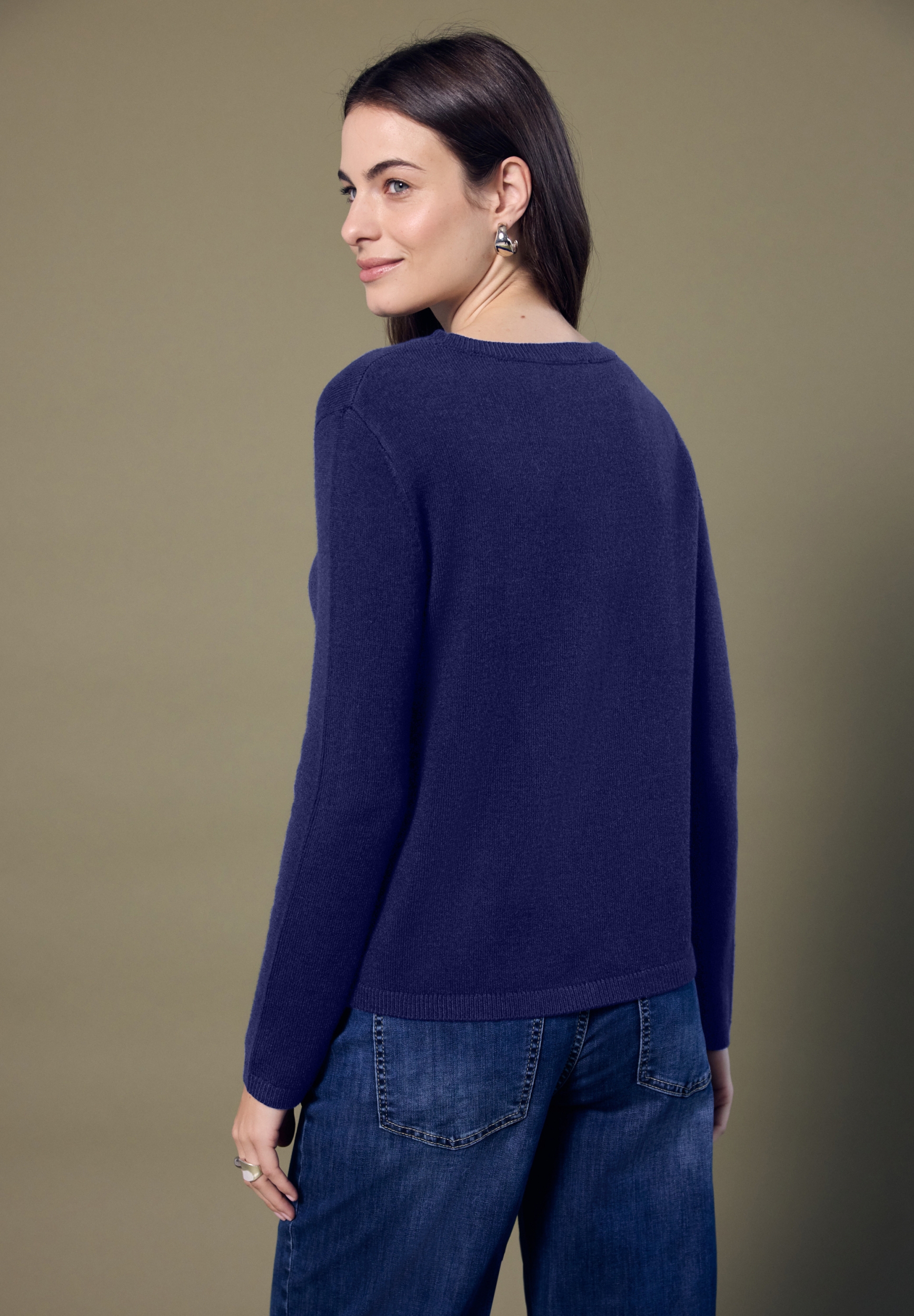 LTD QR Studio_sweater round ne #4