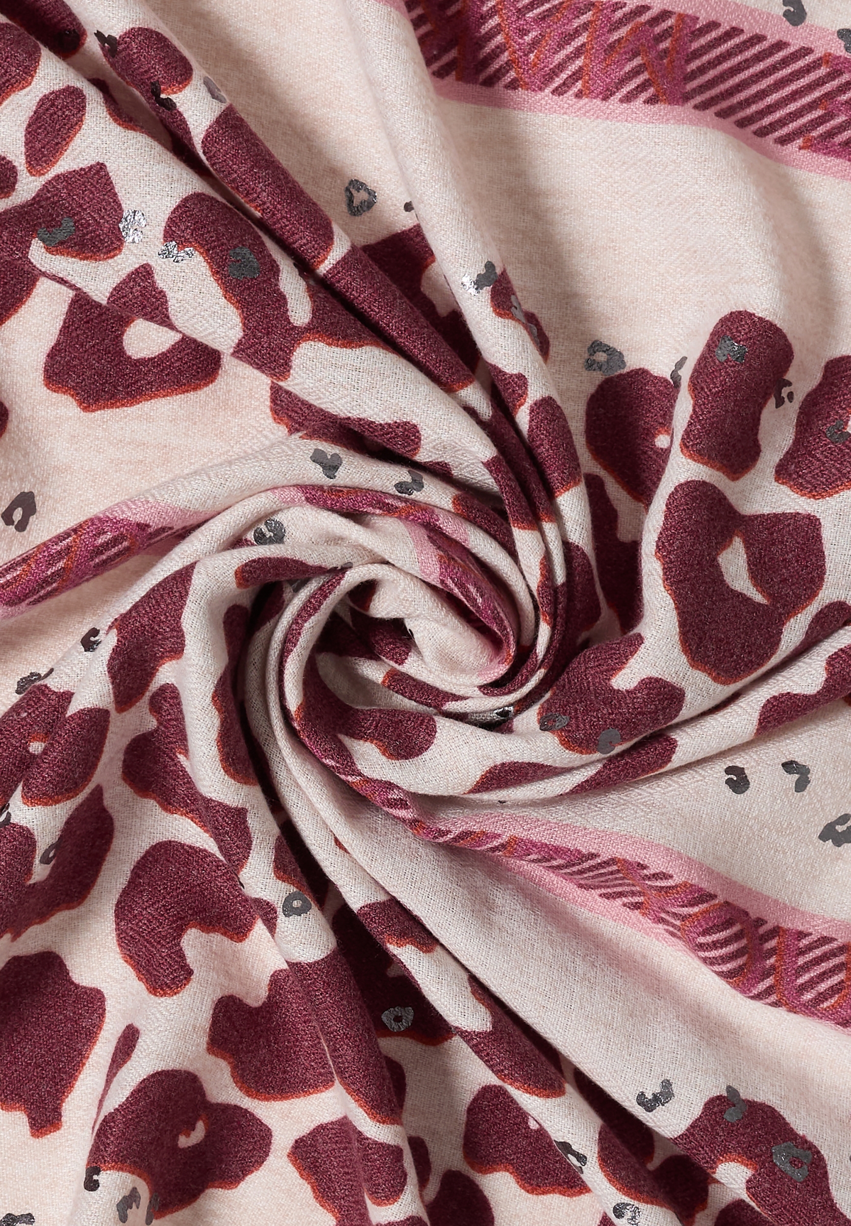 O_Cozy Leo Print And Foil Tria #3