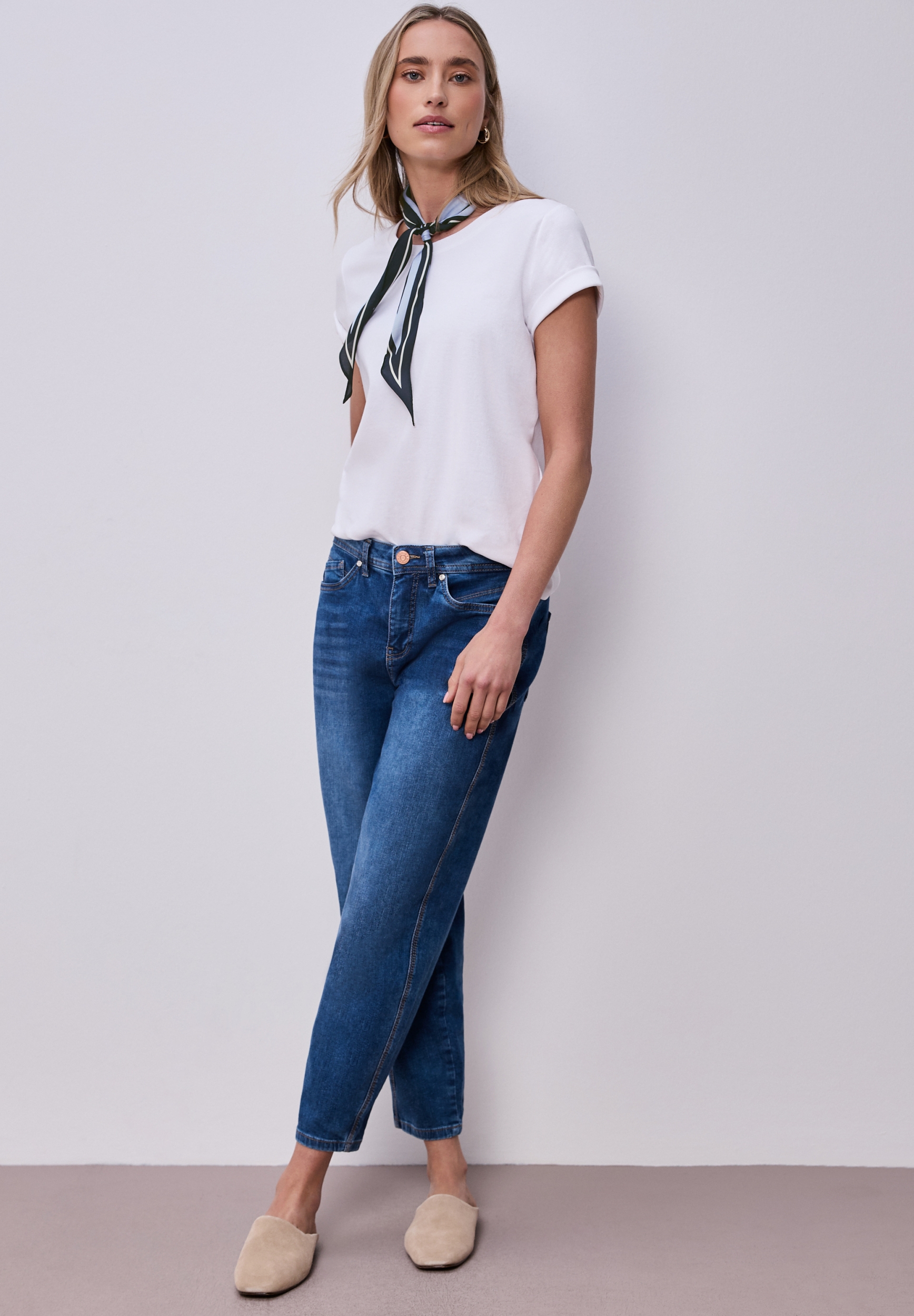 Nicki Satin Diamond Scarf #5