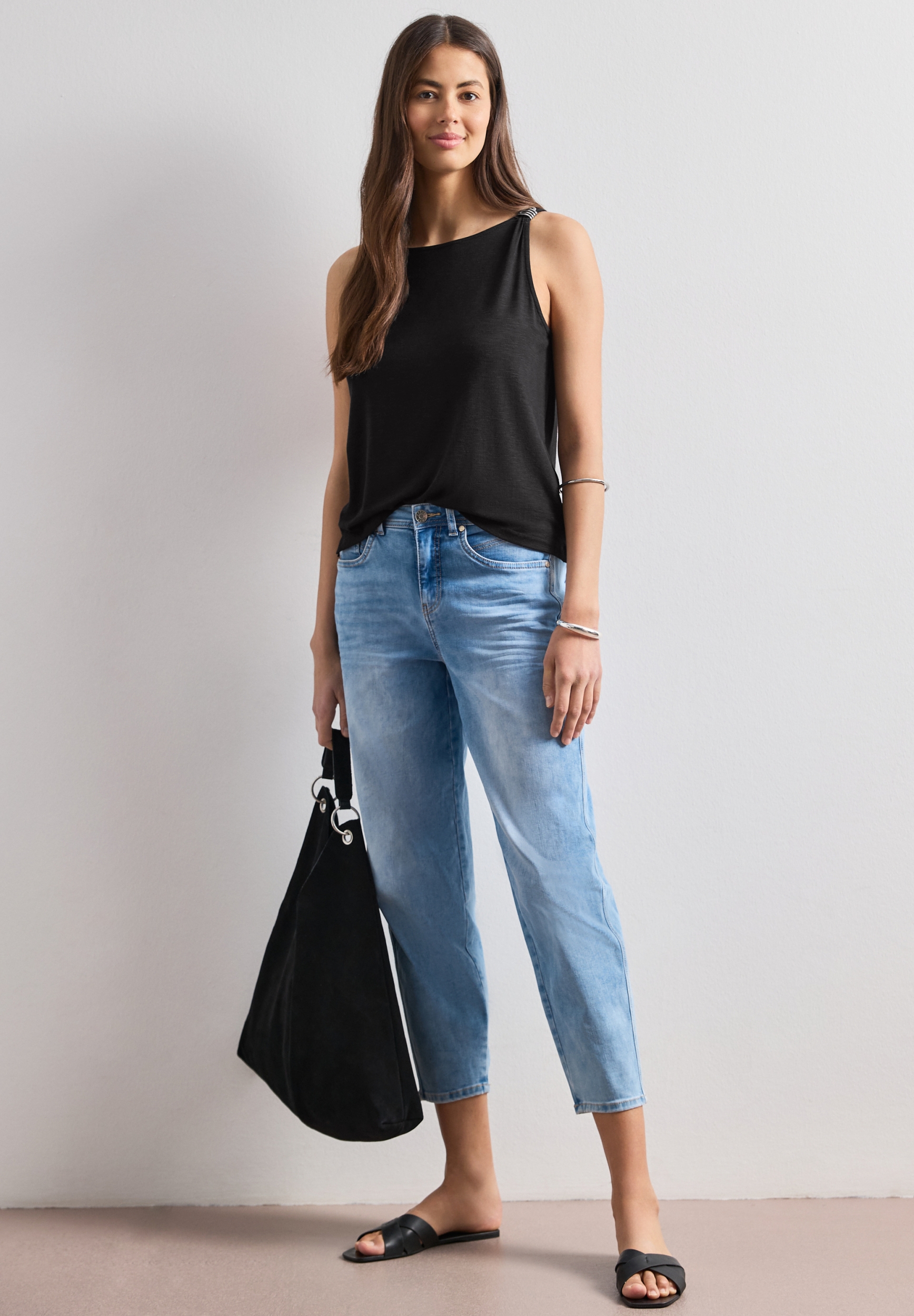 LTD QR top w.shoulder detail #5