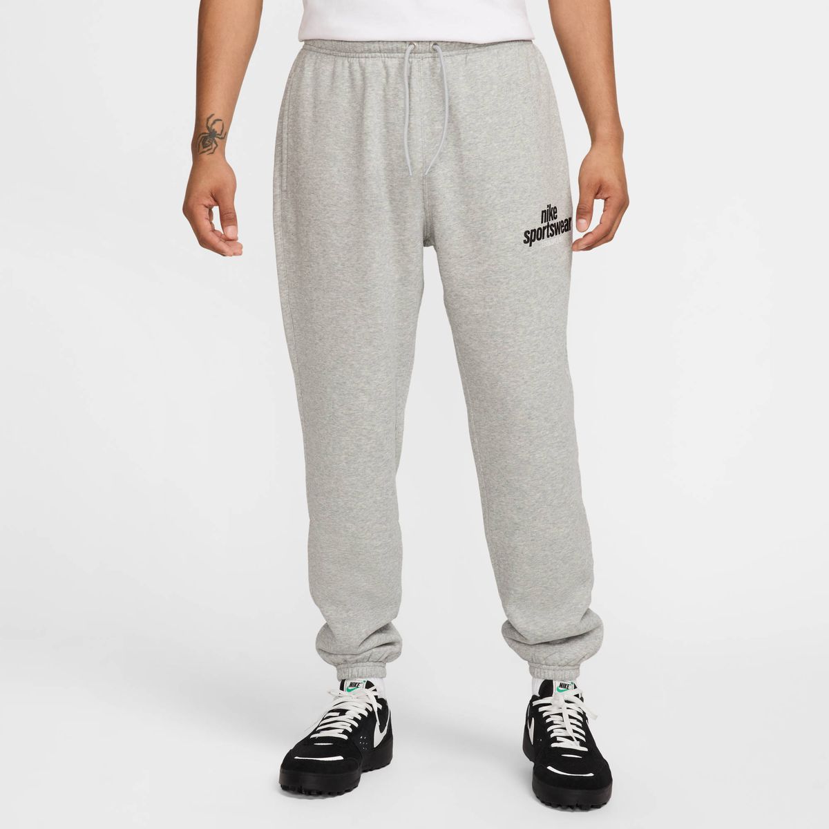 M NK CLUB BB CF PANT NSW GFX